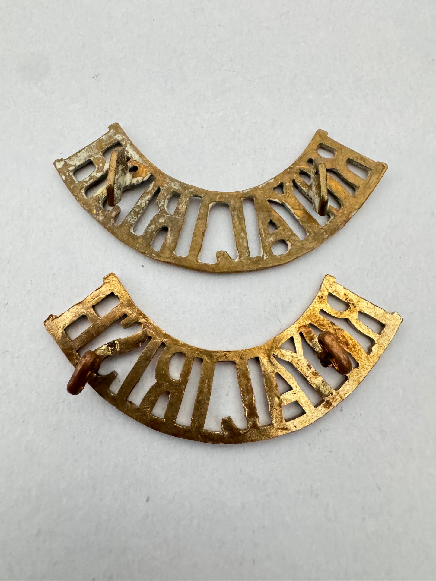 WW1 British Army Royal Irish Regiment Shoulder Title Badges