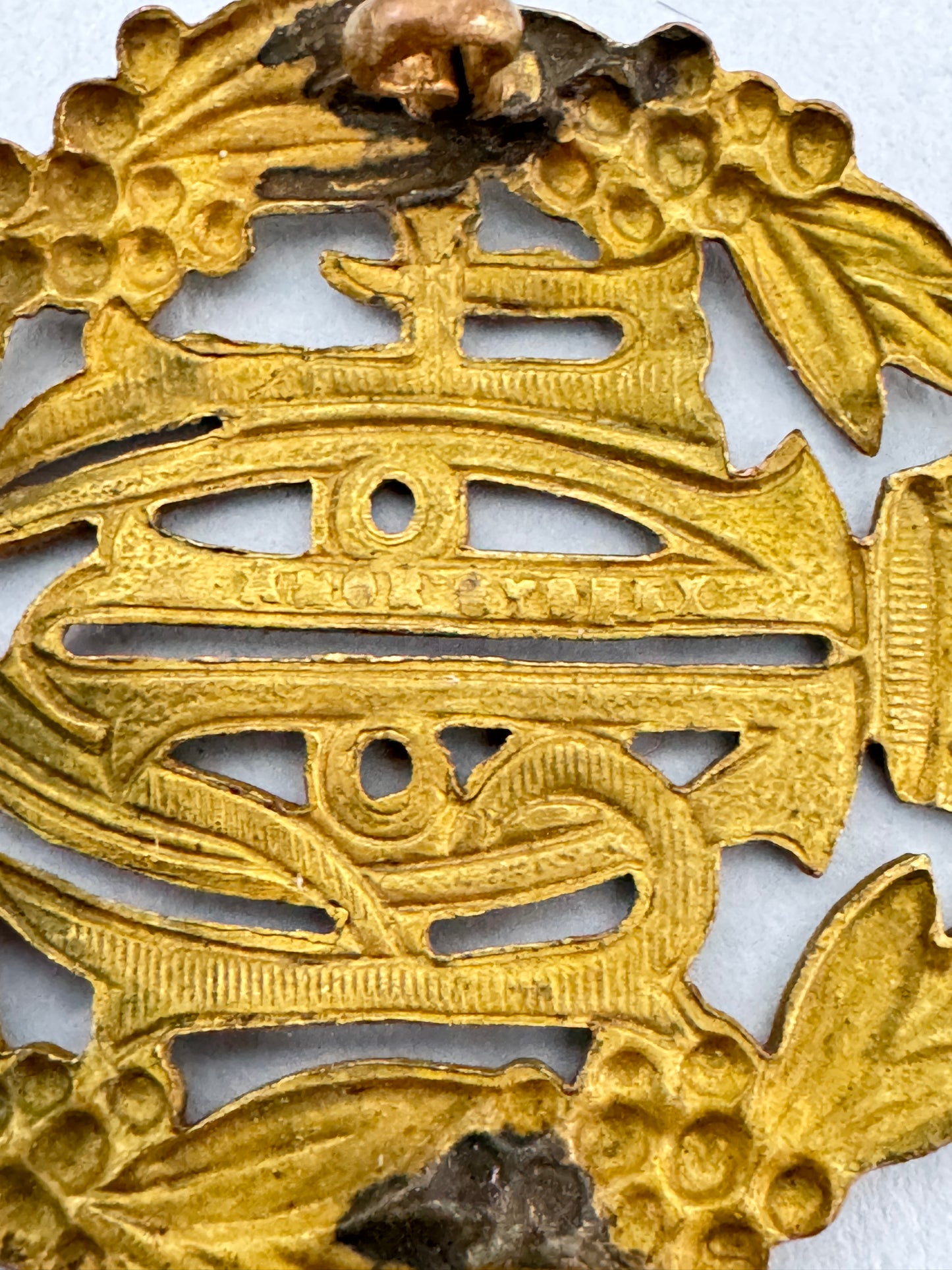 WW2 Royal Australian Air Force Cap Badge AMOR SYDNEY