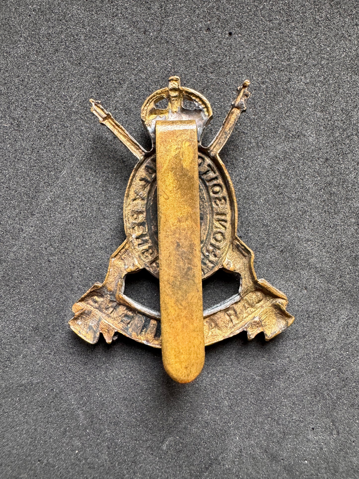 Photo 2 of WW1 British Army 6th Dragoon Guards Carabiniers Cap Badge - collectible militaria item