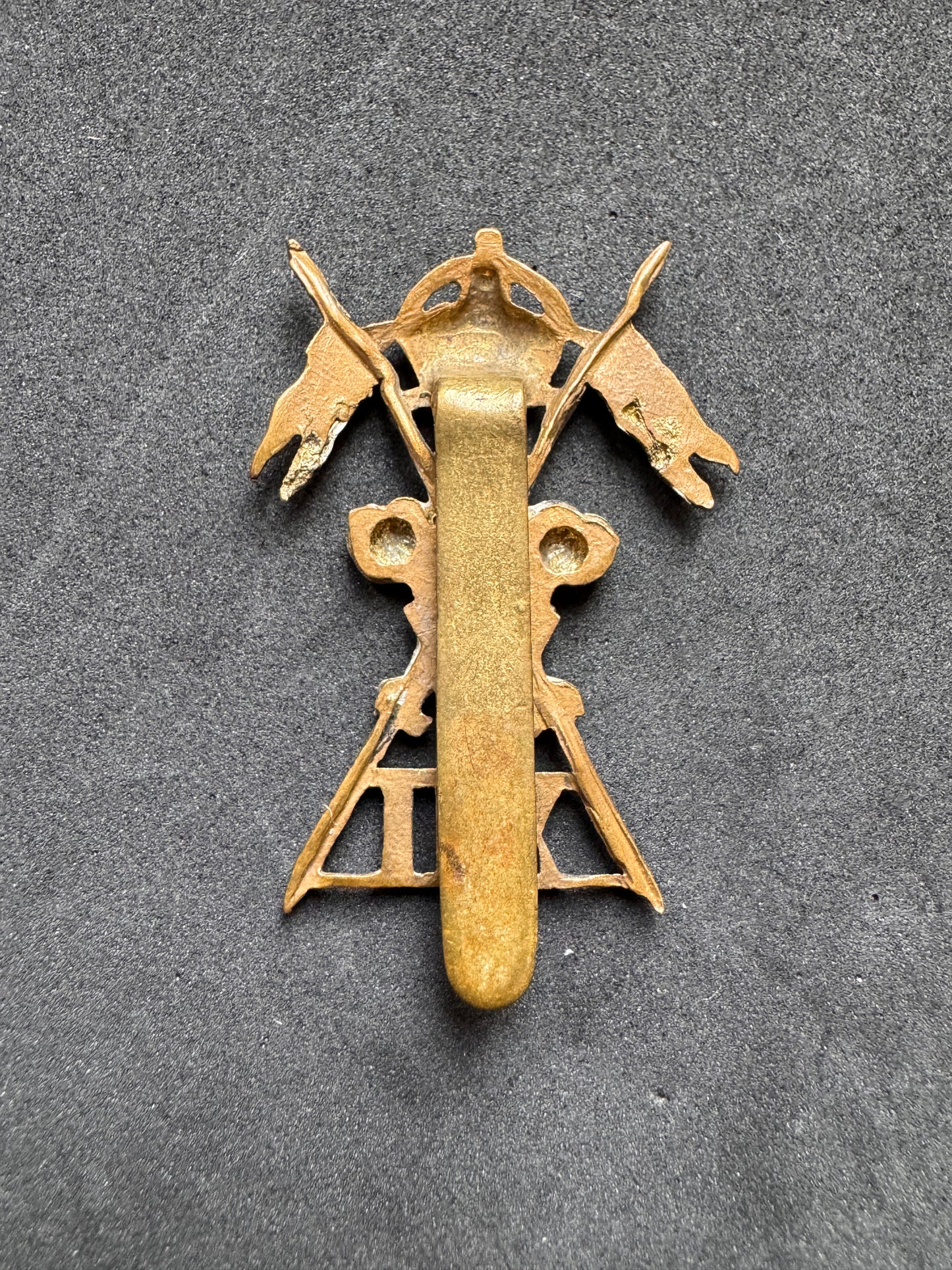 Photo 2 of WW1 British Army 12th Lancers Cap Badge XII - collectible militaria item