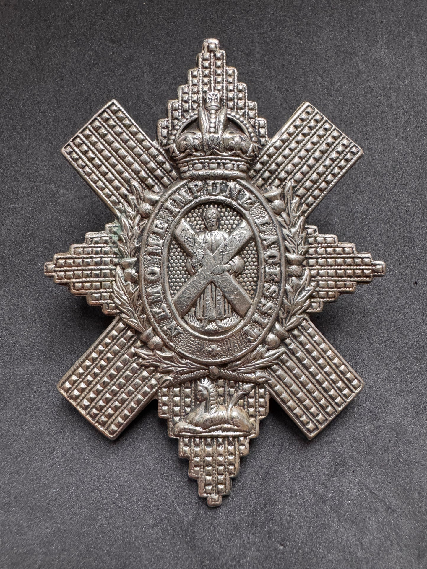 Photo 1 of WW2 British Army Royal Highland Regiment Black Watch Cap Badge - collectible militaria item