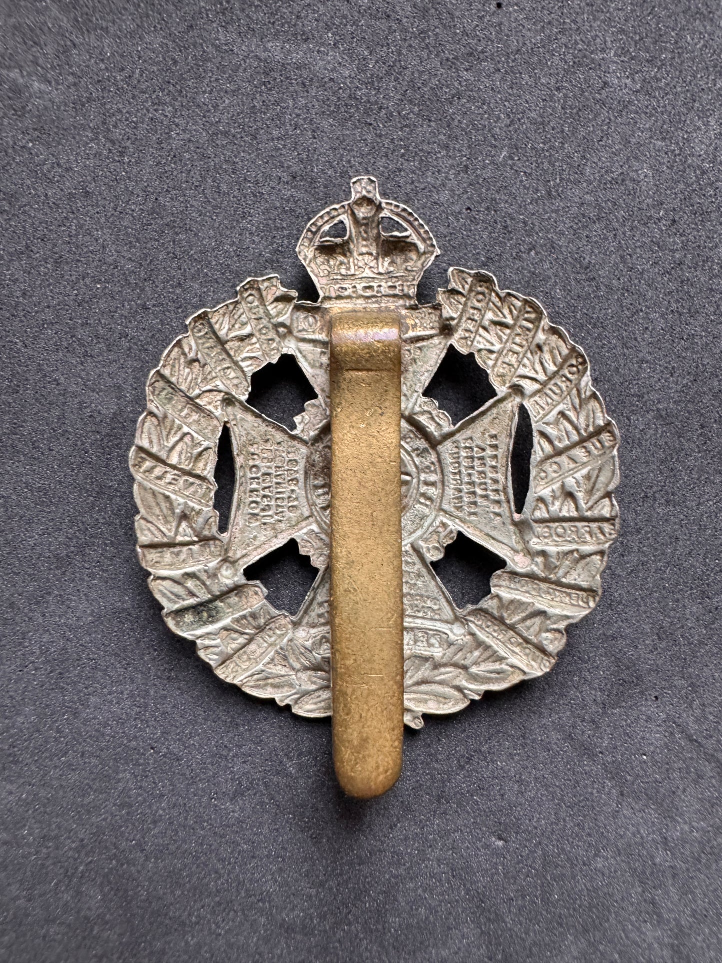 Photo 2 of WW1 British Army Rifle Brigade Cap Badge - collectible militaria item