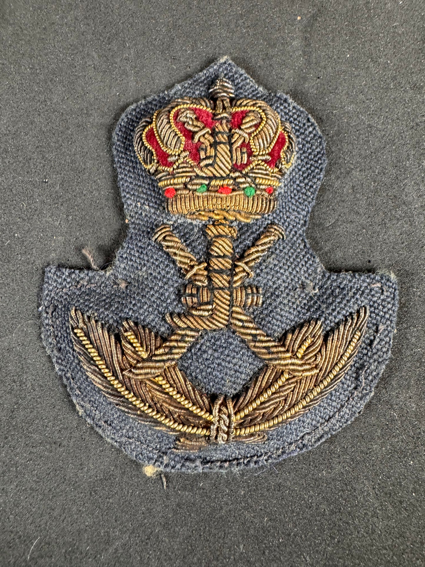 Photo 1 of Oman Air Force Officer's Visor Cap Badge - collectible militaria item