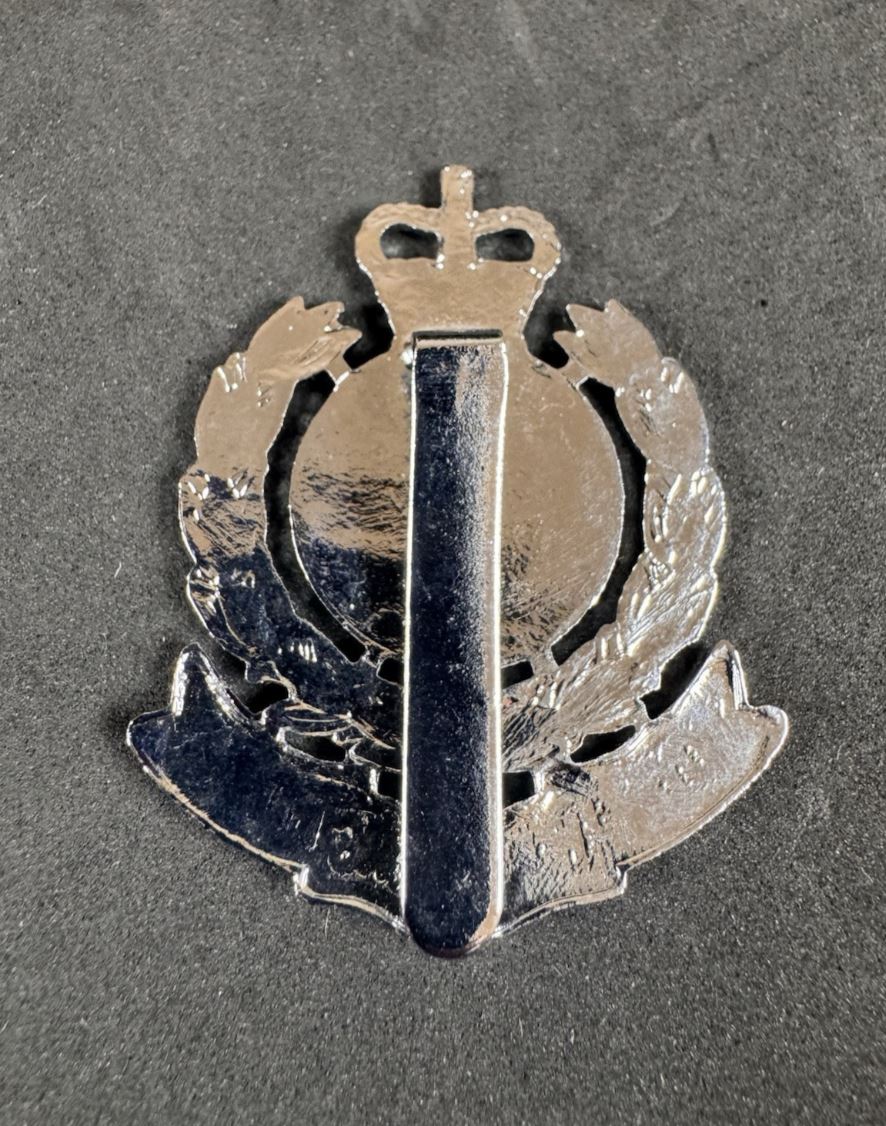 Photo 2 of Royal Hong Kong Police Cap Badge - collectible militaria item