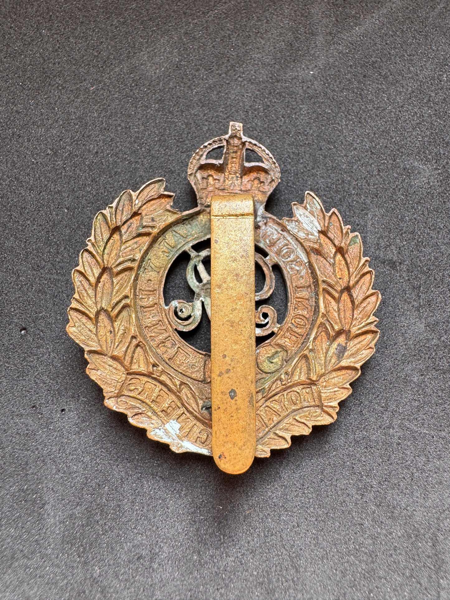 Photo 2 of WW1 British Army Royal Engineers Cap Badge - collectible militaria item