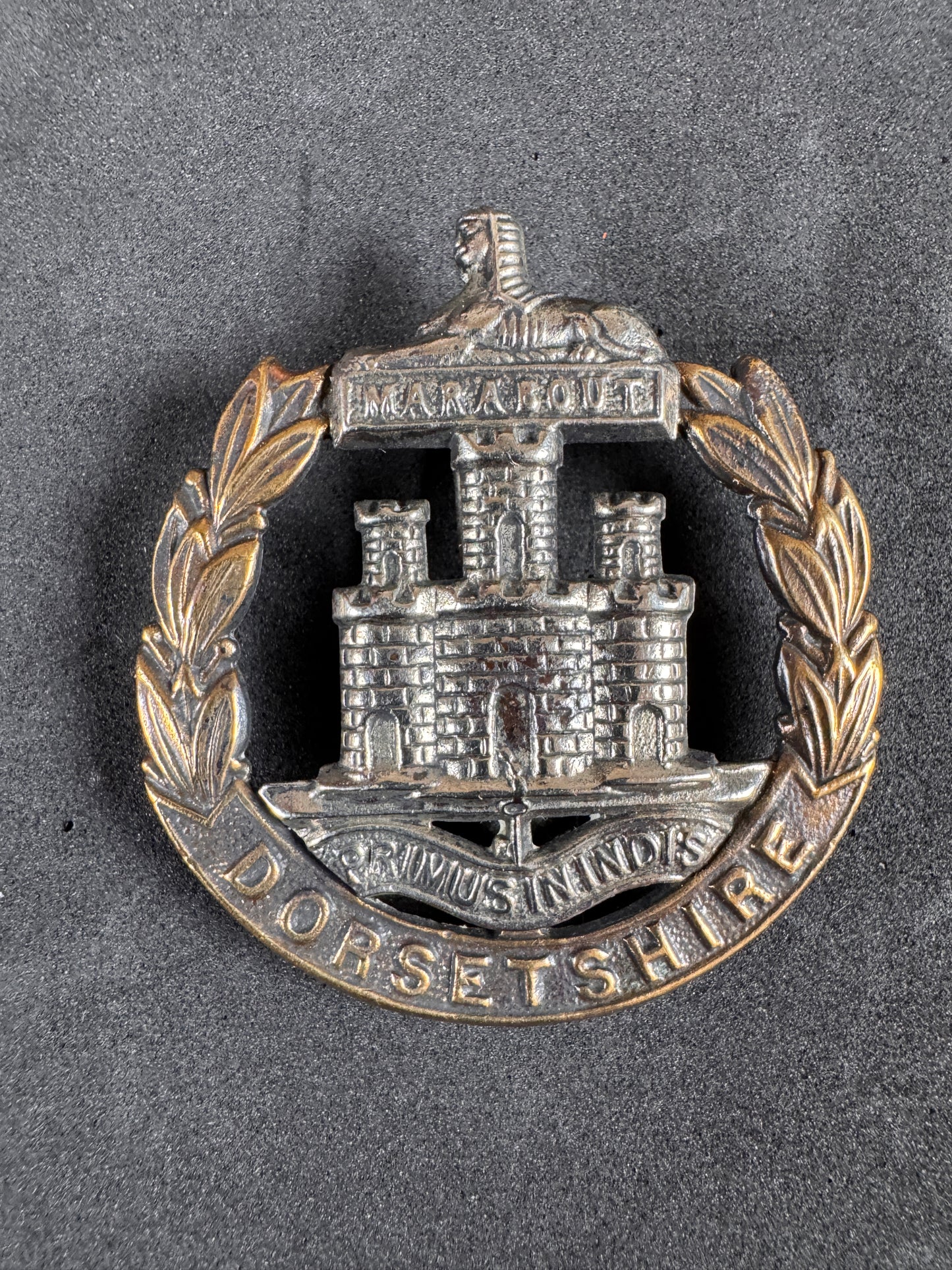 Photo 1 of WW1 British Army Dorsetshire Regiment Cap Badge - collectible militaria item