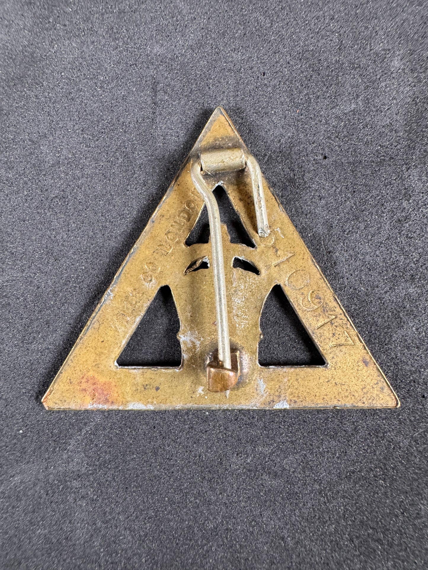 Photo 2 of WW1 British On War Service 1916 Munitions Factory Worker Lapel Badge - collectible militaria item