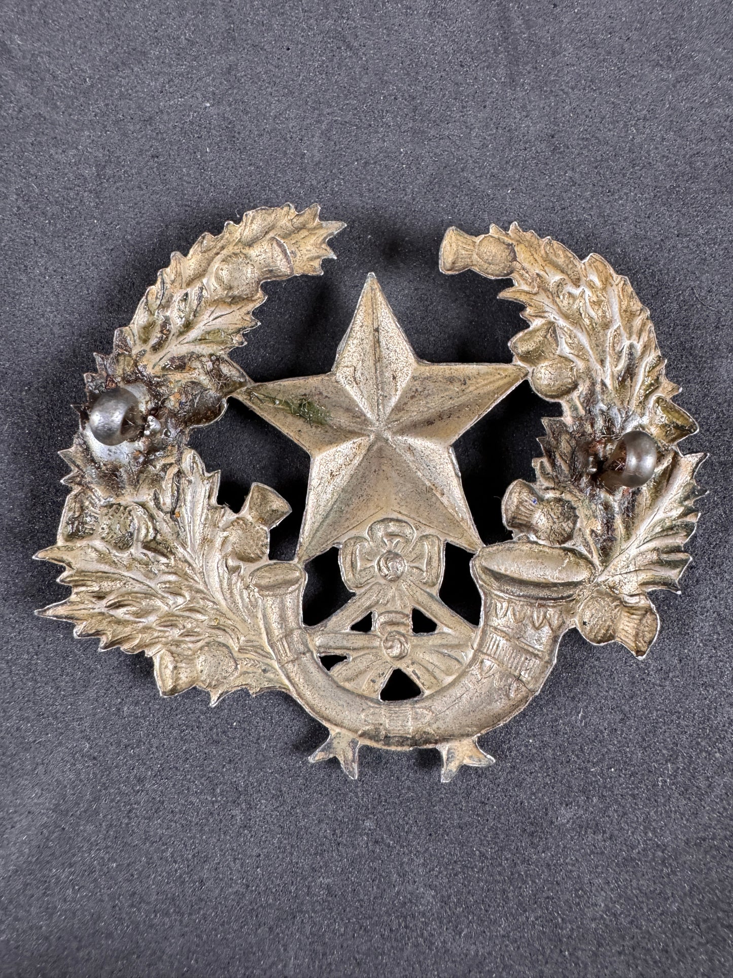 Photo 2 of WW1 British Army Scottish Rifles Cameronians SNCO Glengarry Cap Badge - collectible militaria item