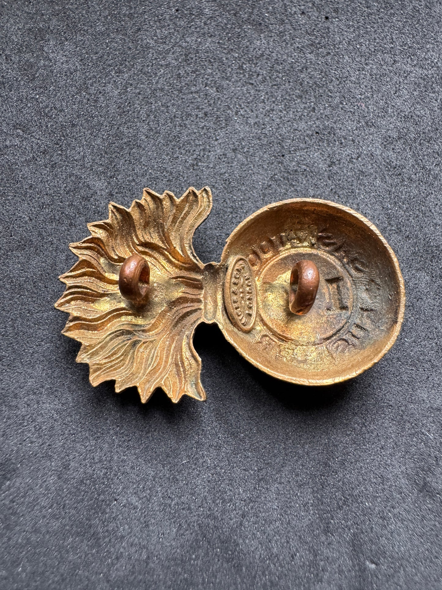 Photo 2 of WW1 Canadian Army 105th Saskatoon Fusiliers Officer's Uniform Collar Badge - collectible militaria item