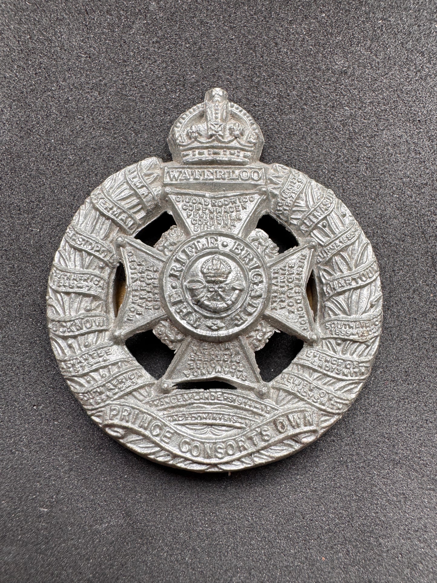Photo 1 of WW2 British Army Rifle Brigade War Economy Cap Badge - collectible militaria item