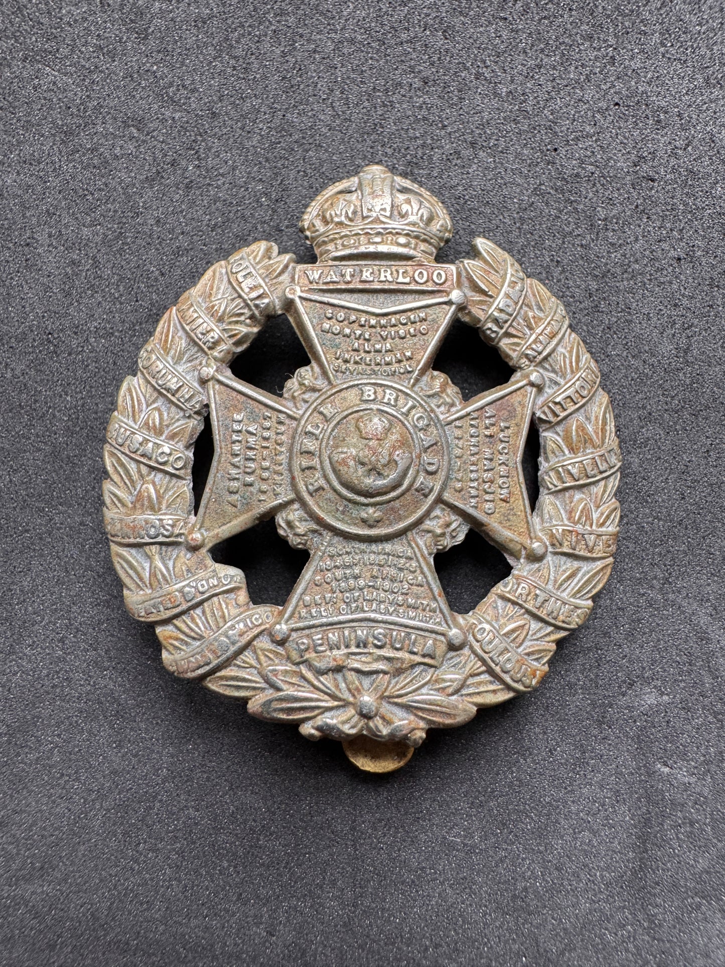 Photo 1 of WW1 British Army Rifle Brigade Cap Badge - collectible militaria item