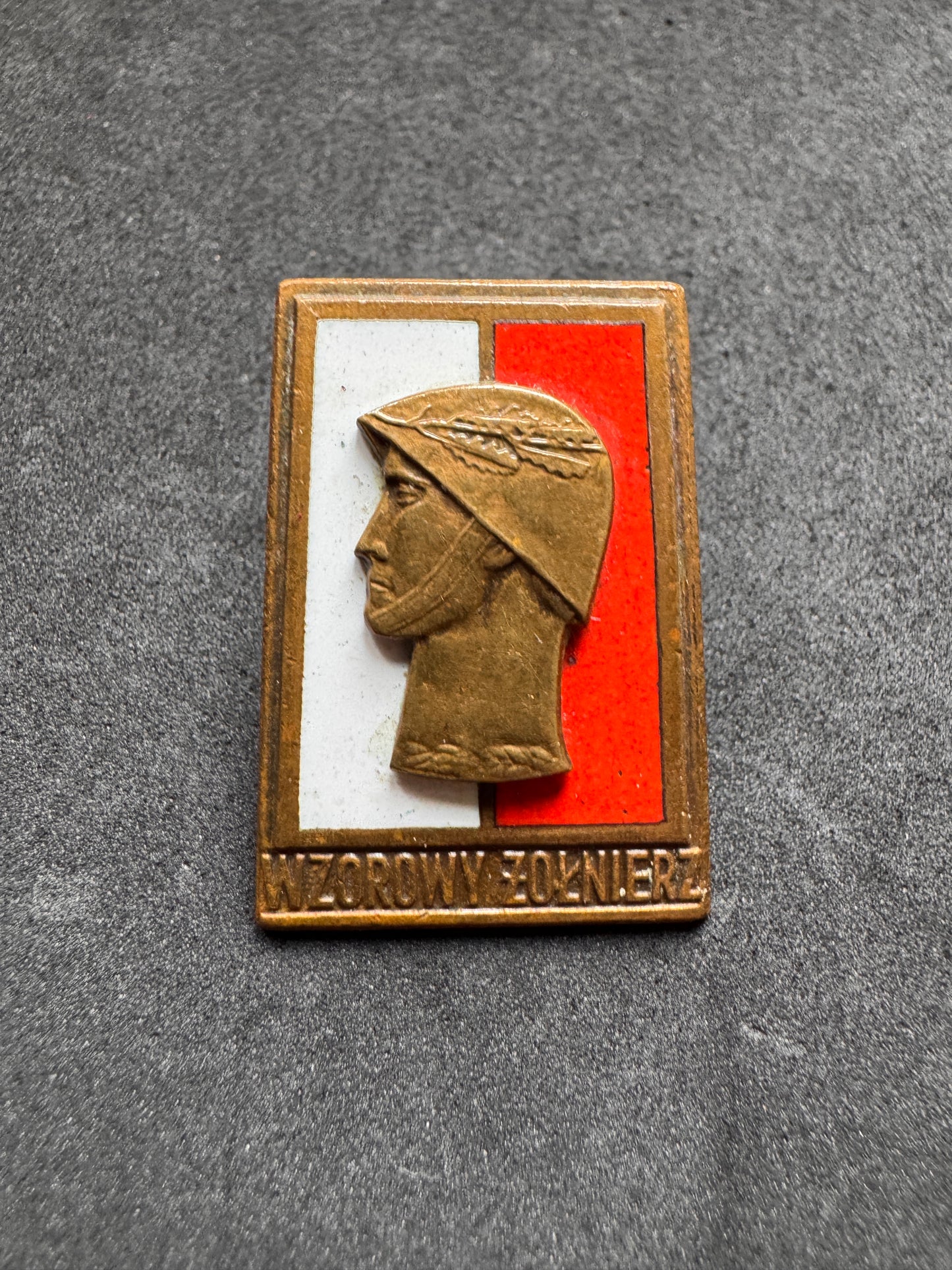 Photo 1 of After WW2 Polish Army Exemplary Soldier Badge - collectible militaria item