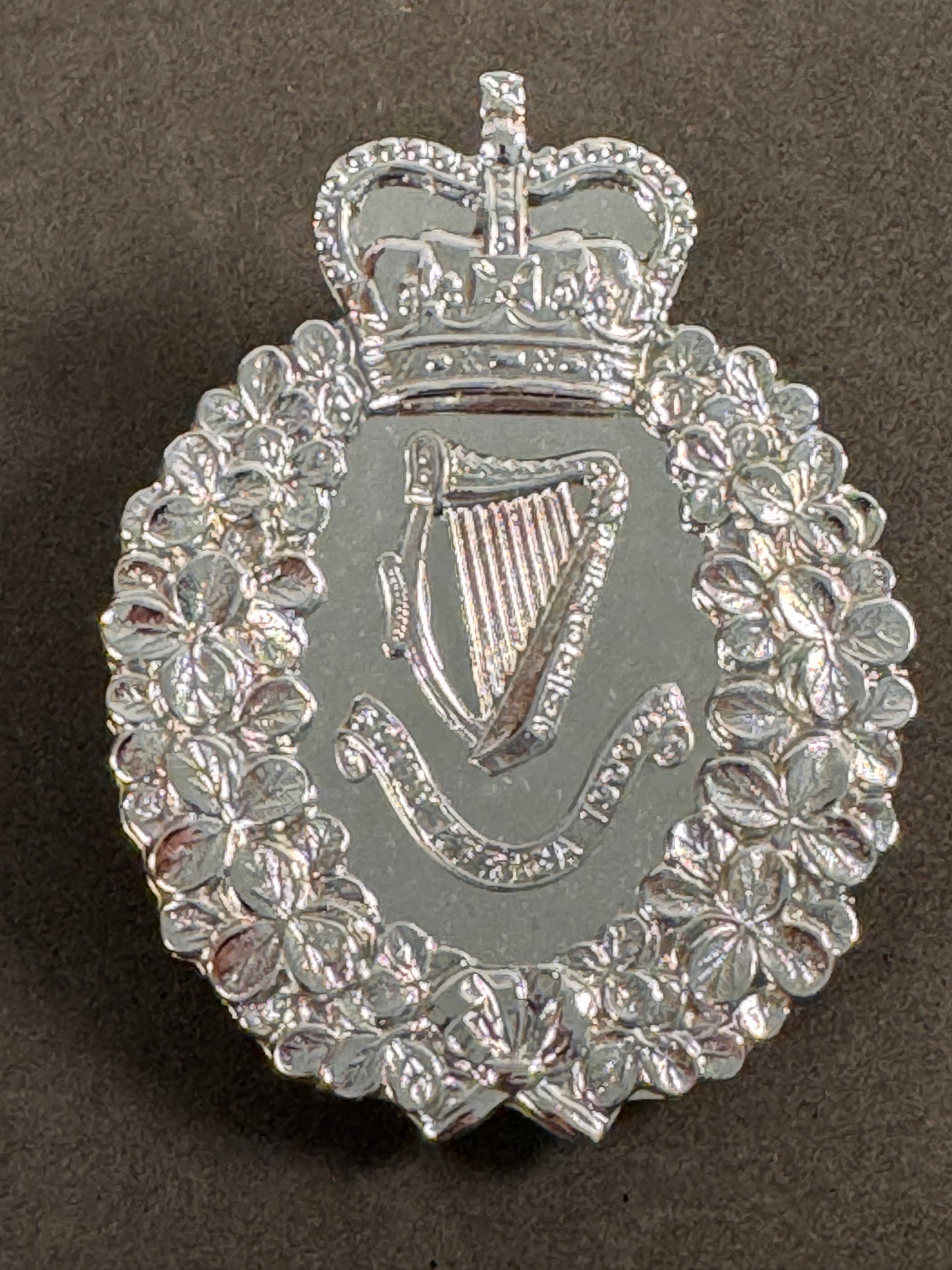 Photo 1 of After WW2 British Army London Irish Piper’s Caubeen Badge - collectible militaria item