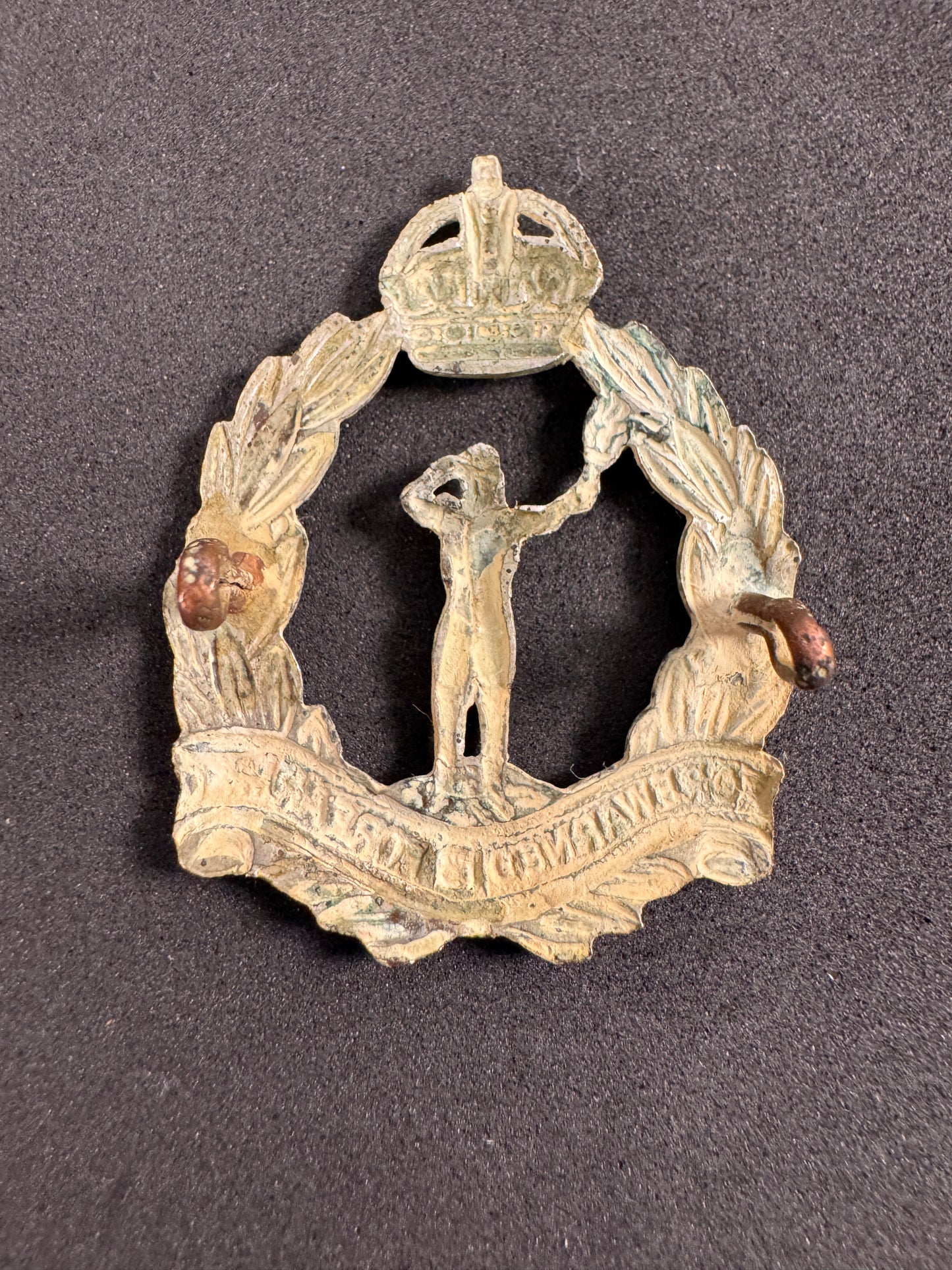 Photo 2 of WW2 British Royal Observer Corps (ROC) Cap Badge - collectible militaria item