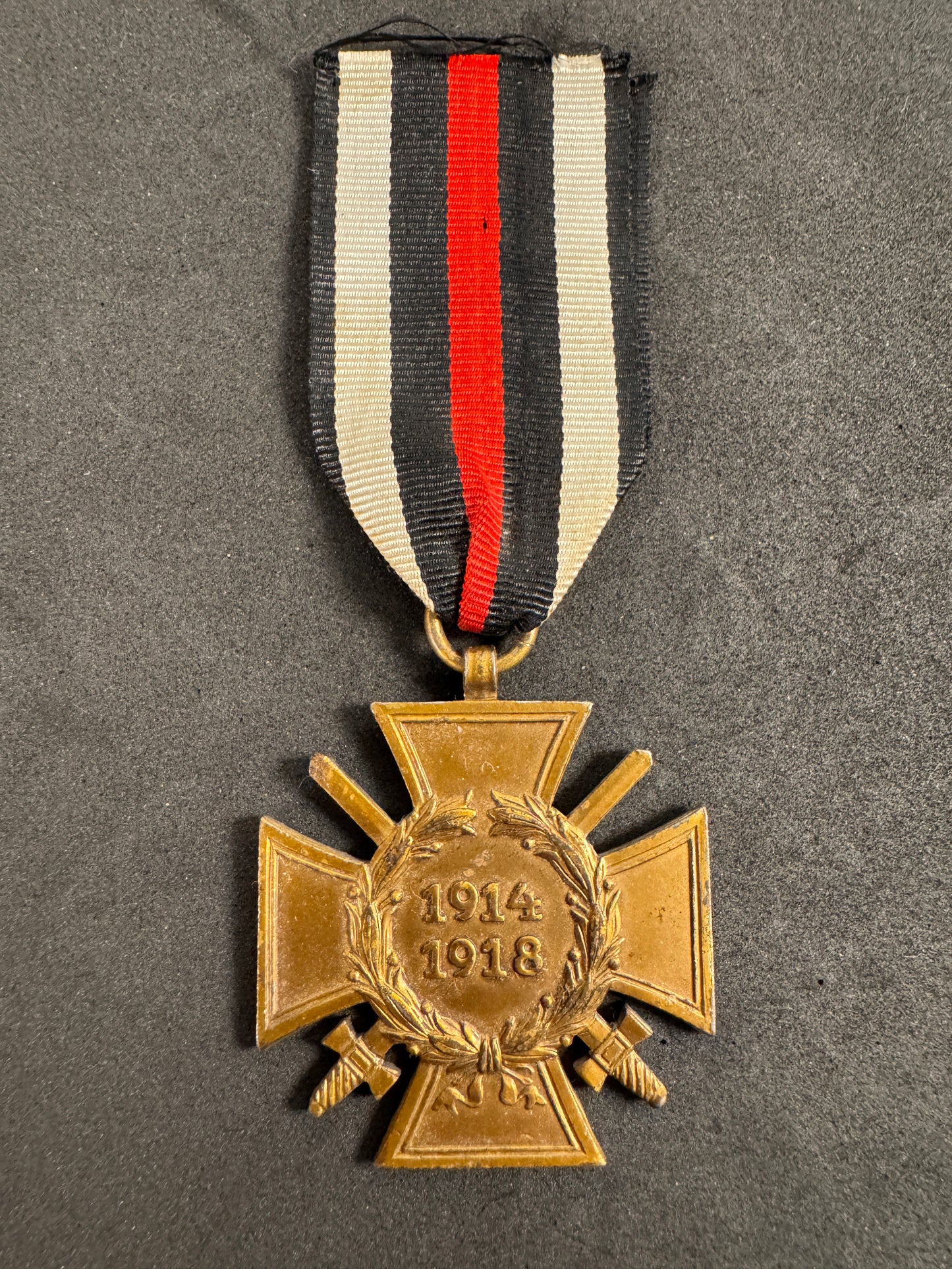 Photo 1 of WW2 German Honour Cross of the World War 1914 - 1918 Medal RV47 - collectible militaria item