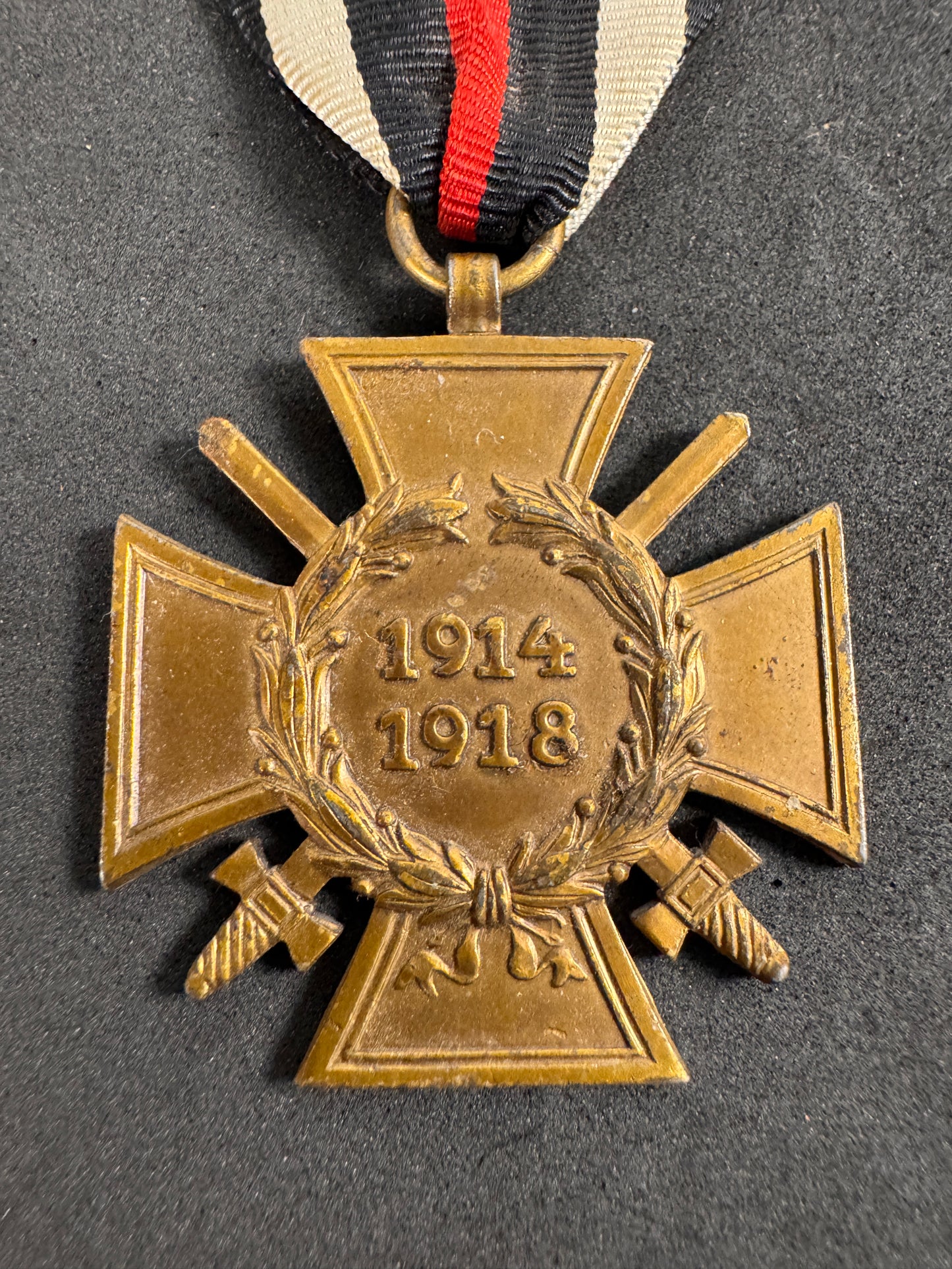 Photo 2 of WW2 German Honour Cross of the World War 1914 - 1918 Medal RV47 - collectible militaria item