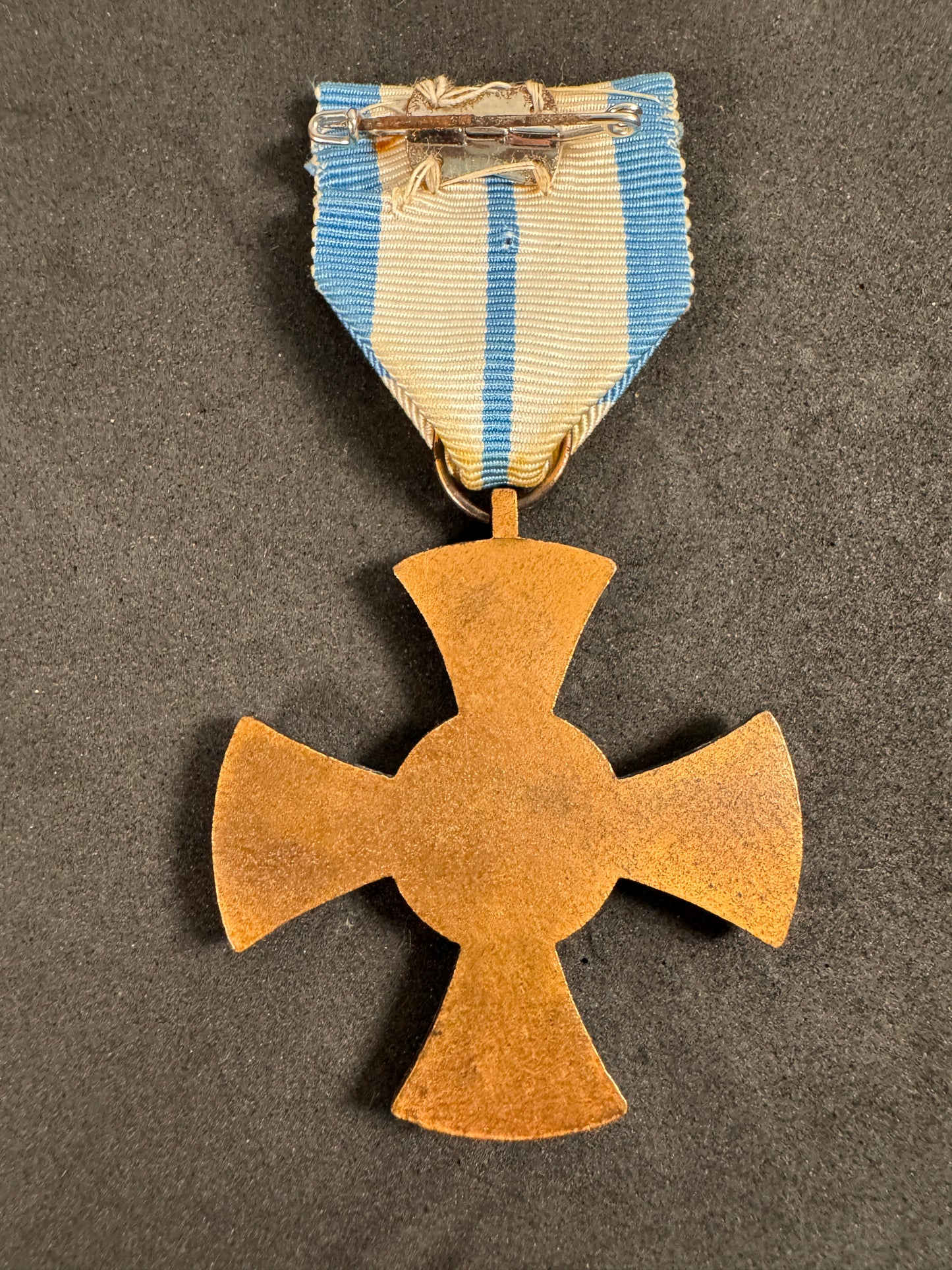 Photo 3 of After WW2 German Bayern Red Cross 25 Year Service Medal - collectible militaria item