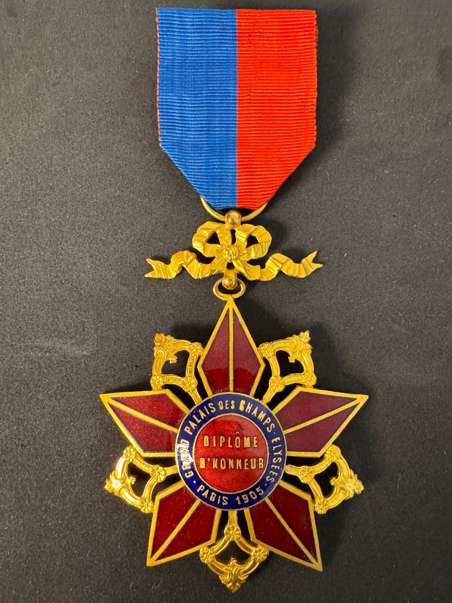 Photo 1 of Antique Paris 1905 Diplôme d’Honneur Medal - Grand Palais - collectible militaria item