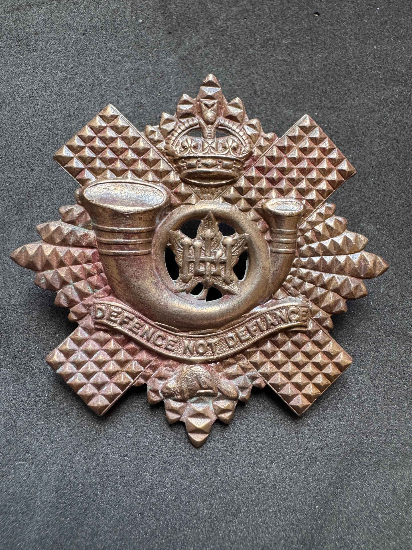 Photo 1 of WW2 Highland Light Infantry of Canada Glengarry Cap Badge - collectible militaria item