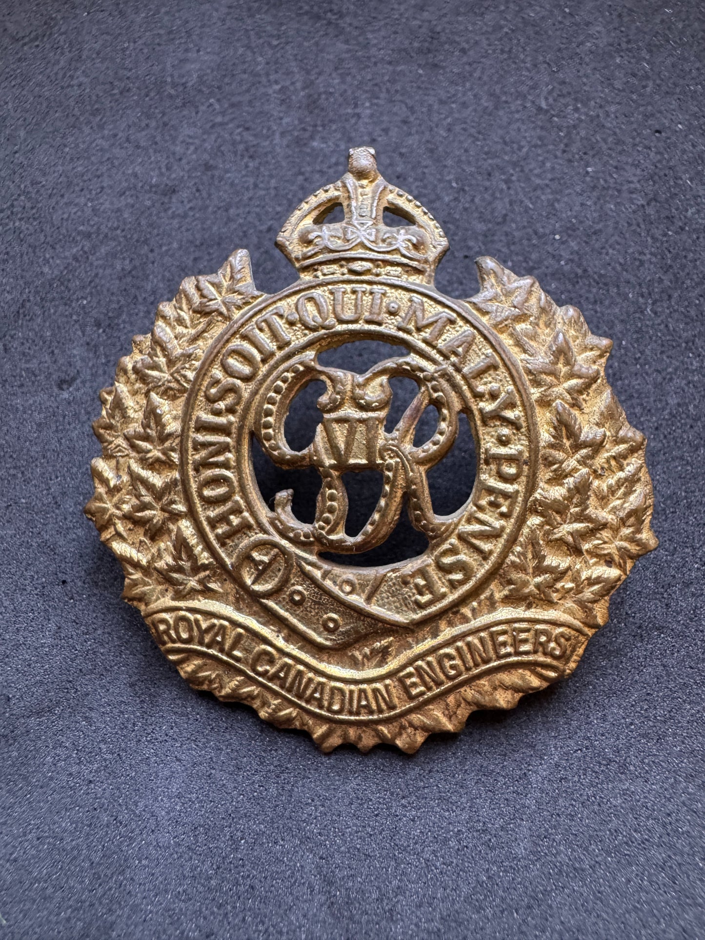 Photo 1 of WWII Royal Canadian Engineers Cap Badge - collectible militaria item