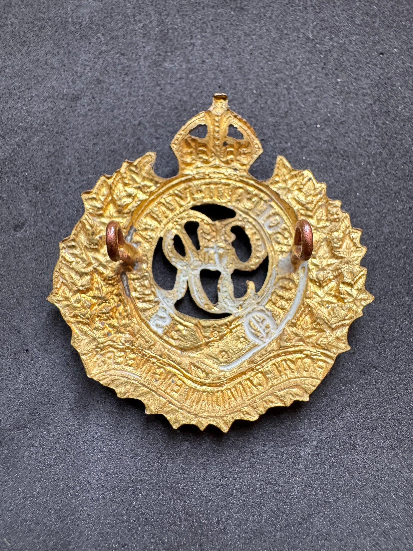 Photo 2 of WWII Royal Canadian Engineers Cap Badge - collectible militaria item