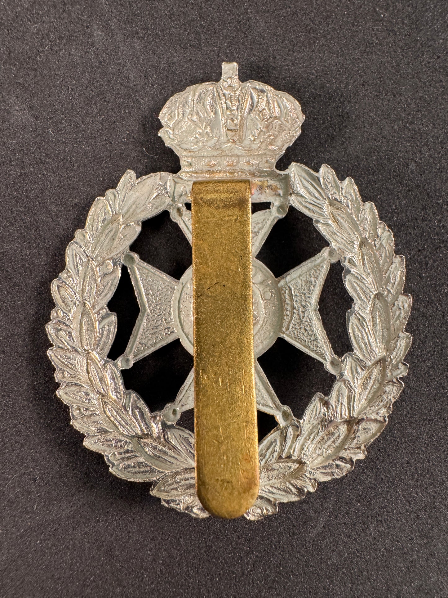 Photo 2 of After WW2 British Colonial Bermuda Rifles Cap Badge - collectible militaria item