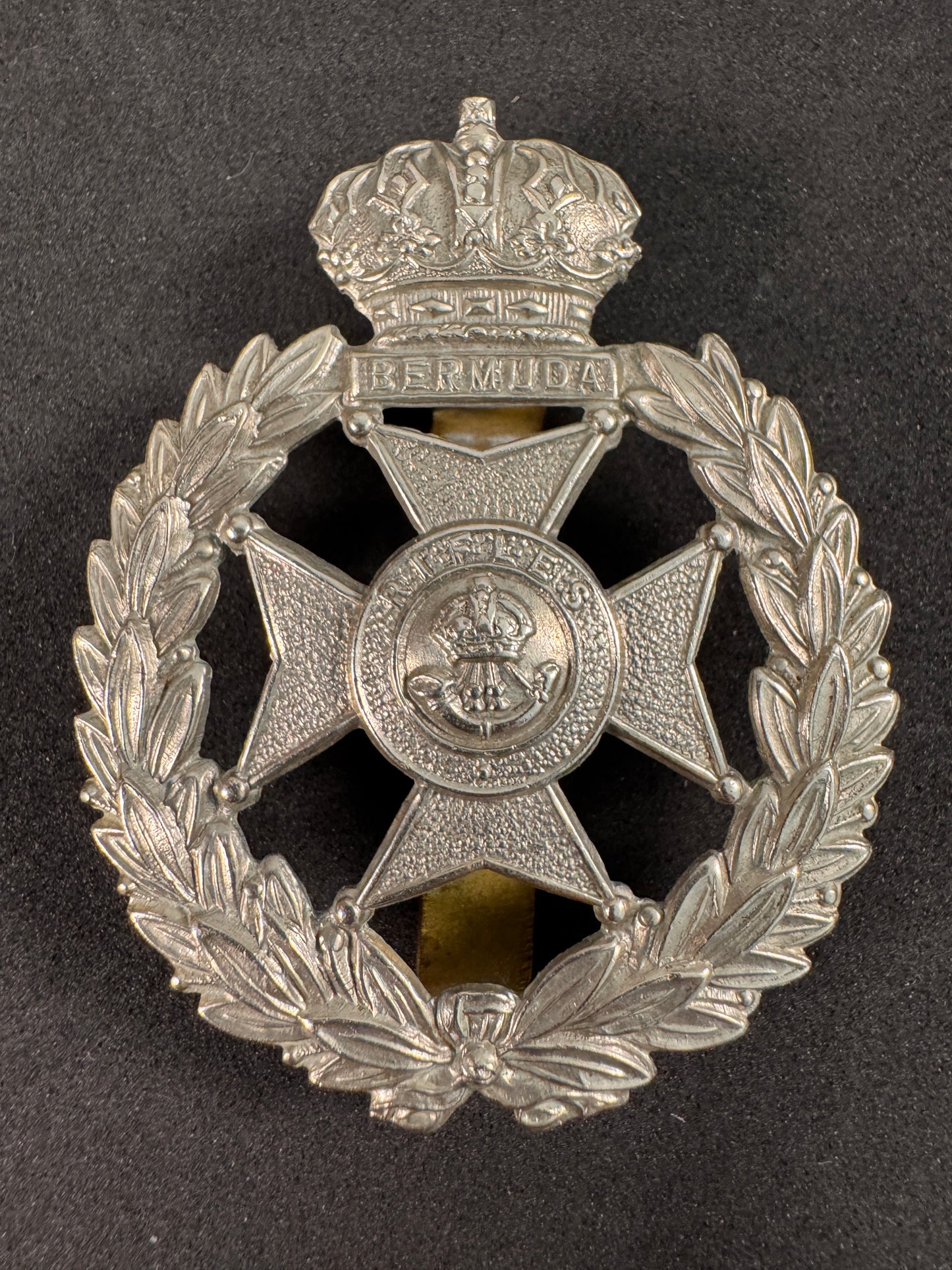 Photo 1 of After WW2 British Colonial Bermuda Rifles Cap Badge - collectible militaria item