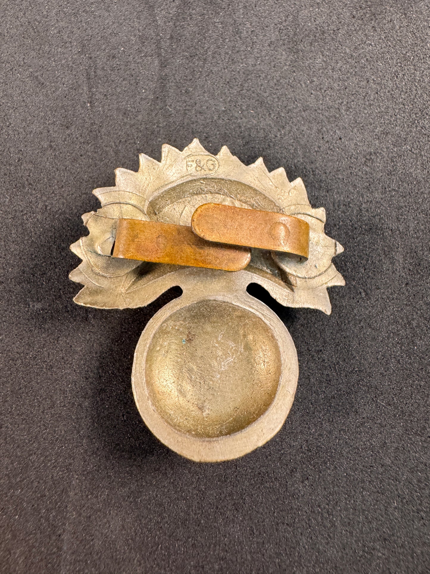 Photo 2 of WW2 British Army Grenadier Guards War Economy Cap Badge - collectible militaria item