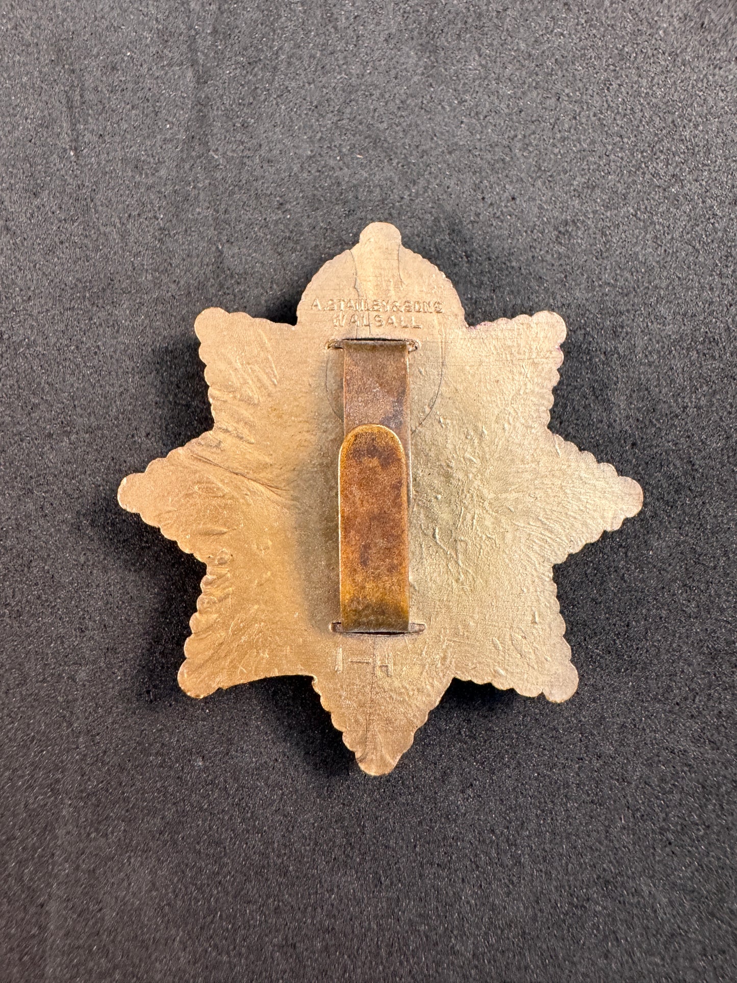 Photo 2 of WW2 British Army Devonshire Regiment War Economy Cap Badge - collectible militaria item