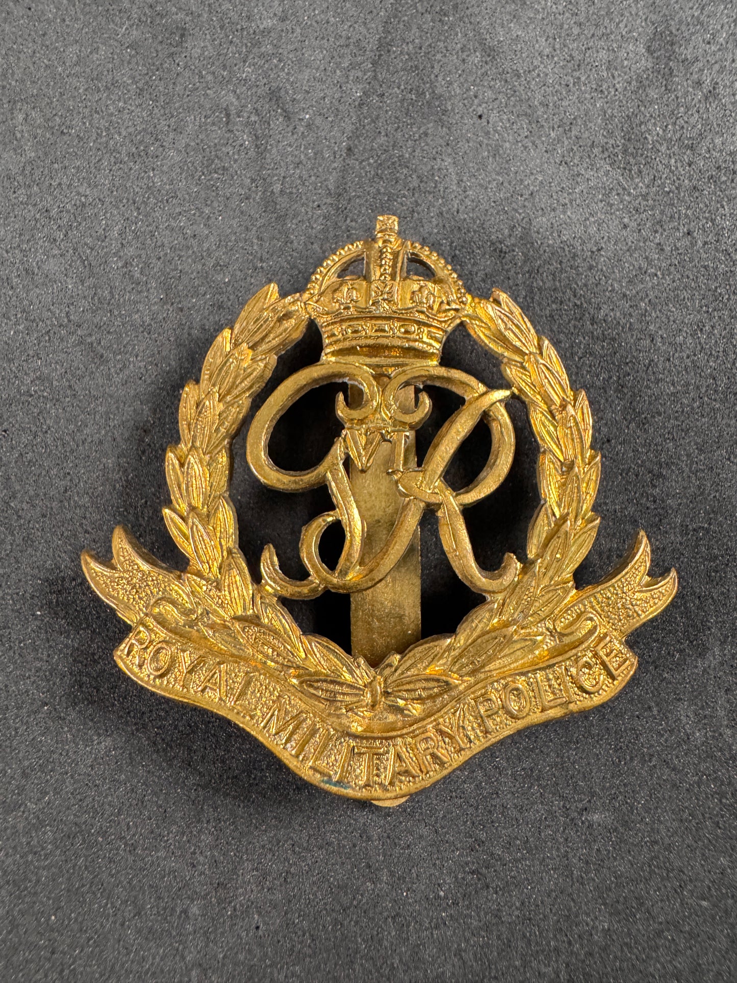 After WW2 British Army Royal Military Police (RMP) Cap Badge GR IV
