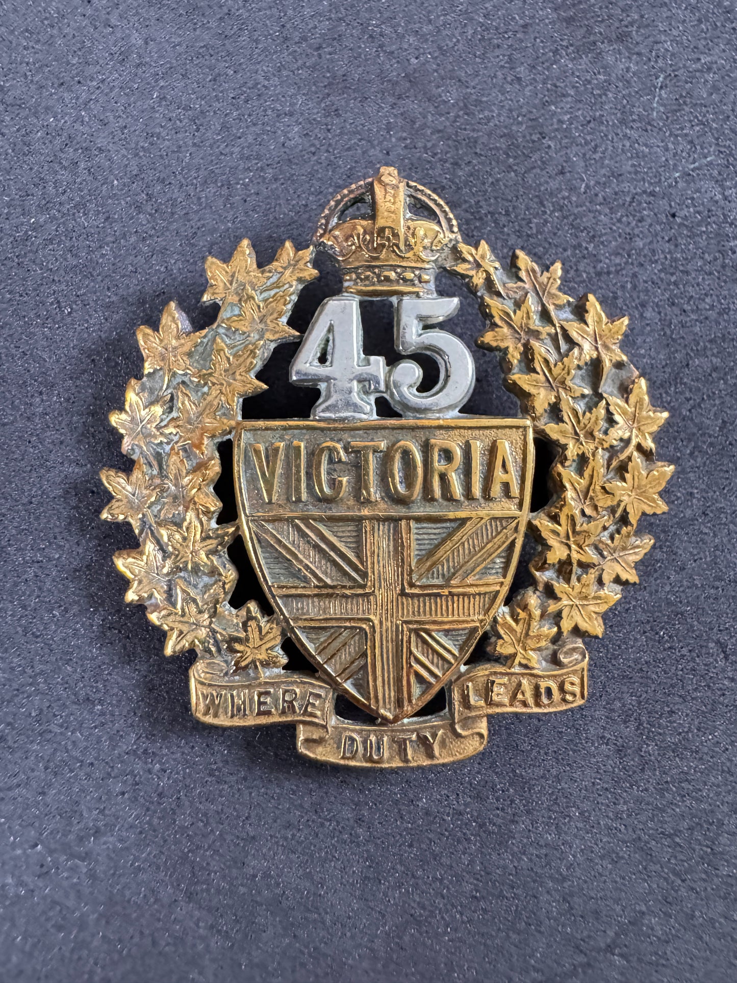 Photo 1 of WW1 Canadian Army 45th Victoria Battalion Cap Badge - J.R. Gaunt Montreal - collectible militaria item