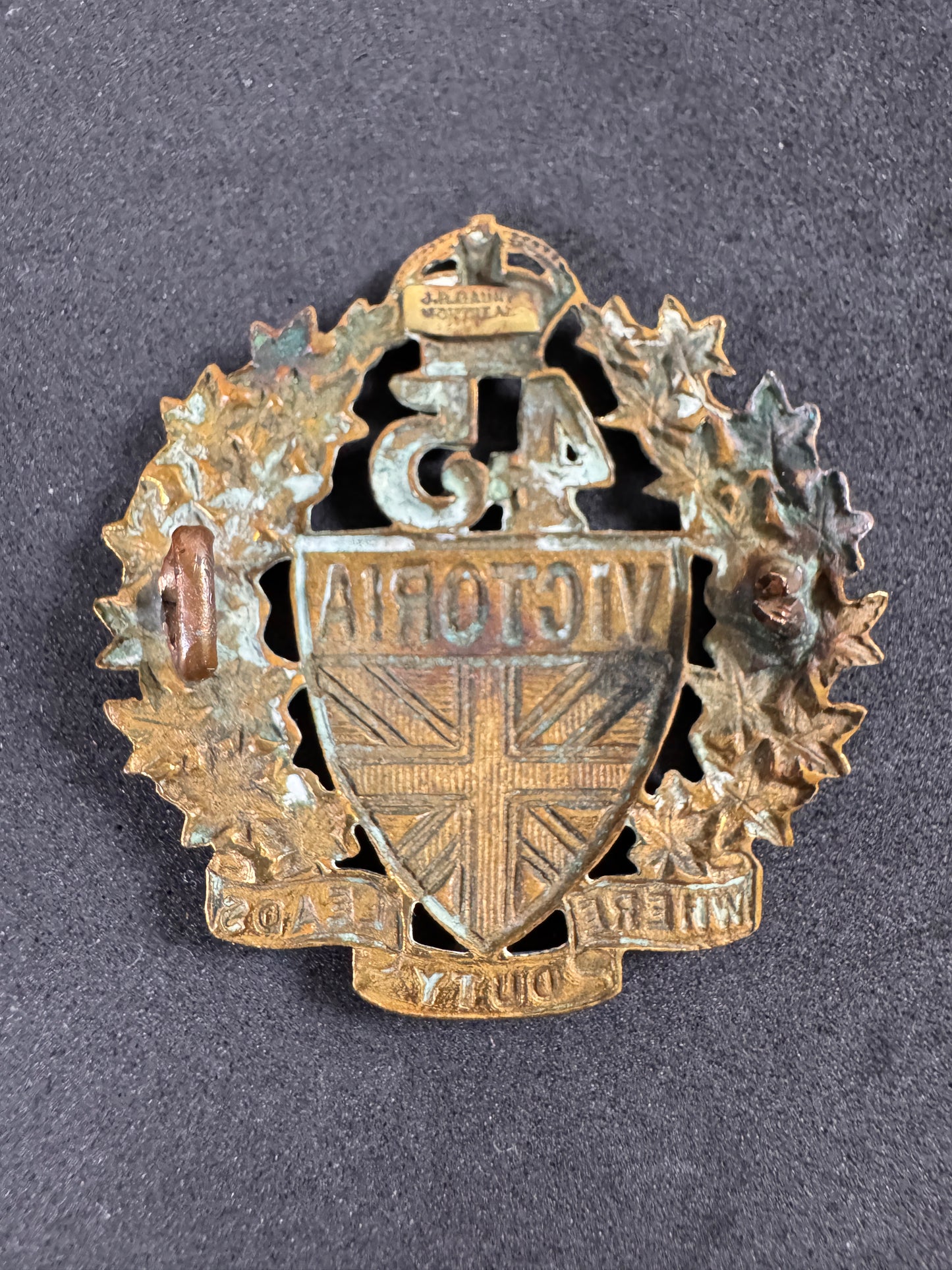 Photo 2 of WW1 Canadian Army 45th Victoria Battalion Cap Badge - J.R. Gaunt Montreal - collectible militaria item