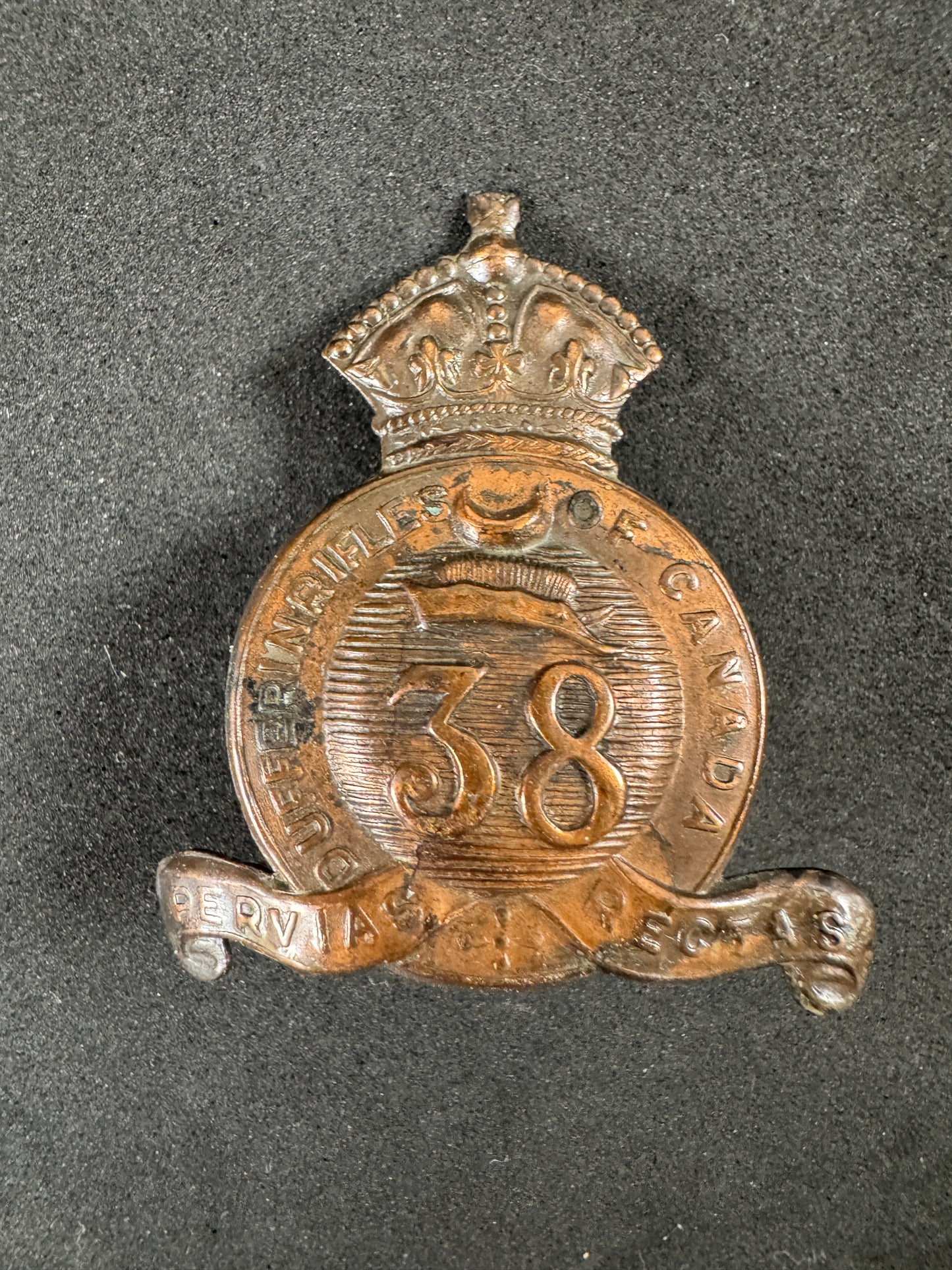 Photo 1 of WWI-Era Canadian Cap Badge - 38th Regiment, Dufferin Rifles of Canada - collectible militaria item