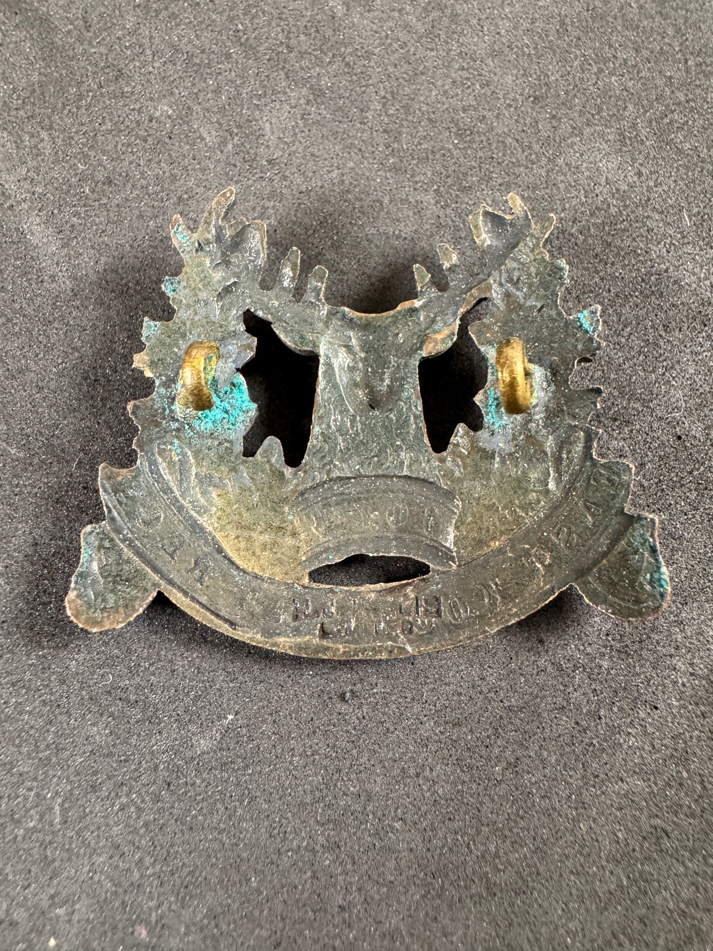 Photo 2 of WW1 Canadian 107th East Kootenay Regiment Cap Badge - R.J. INGLIS - collectible militaria item