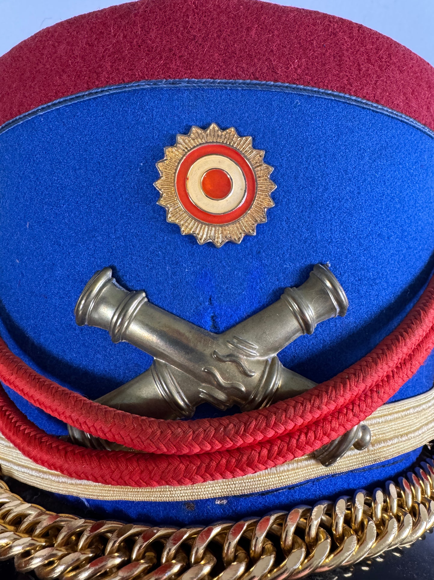 Photo 2 of Peruvian Ceremonial Artillery Officer’s Shako - Size 56, Confecciones Rivera (Argentina) - collectible milita