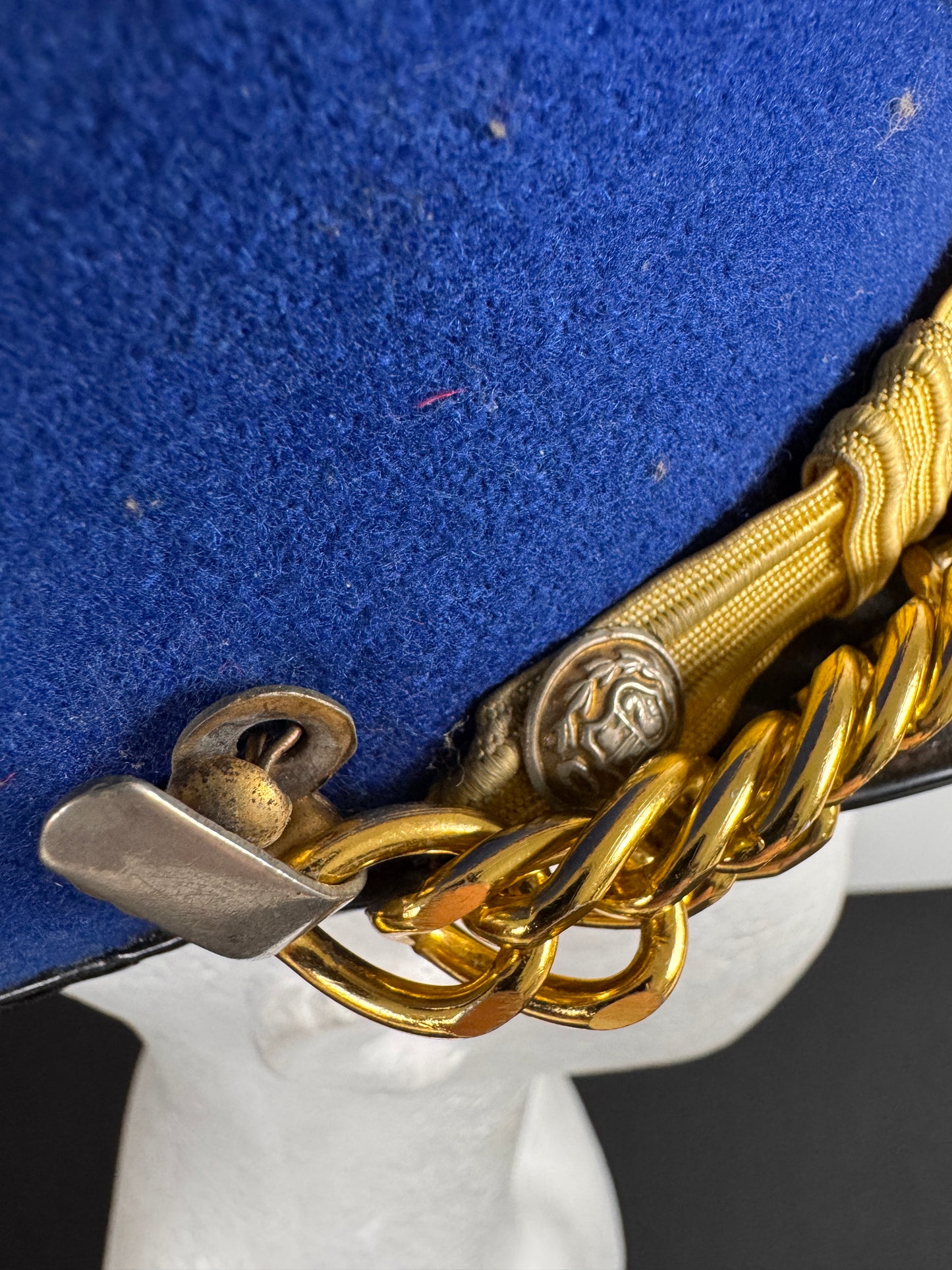 Photo 7 of Peruvian Ceremonial Artillery Officer’s Shako - Size 56, Confecciones Rivera (Argentina) - collectible milita
