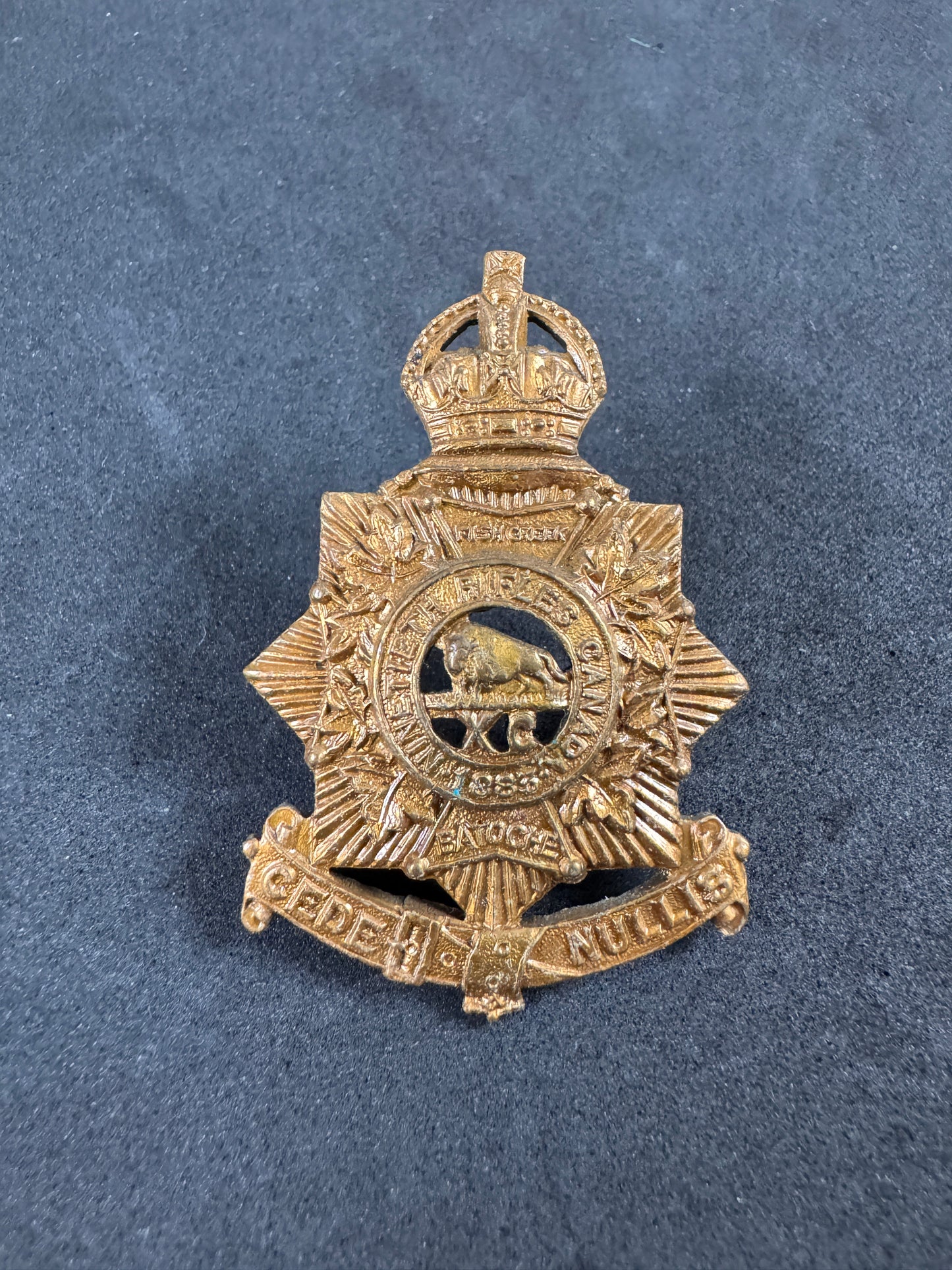 Photo 1 of WWI-Era Canadian Army 90th Winnipeg Rifles Cap Badge - collectible militaria item