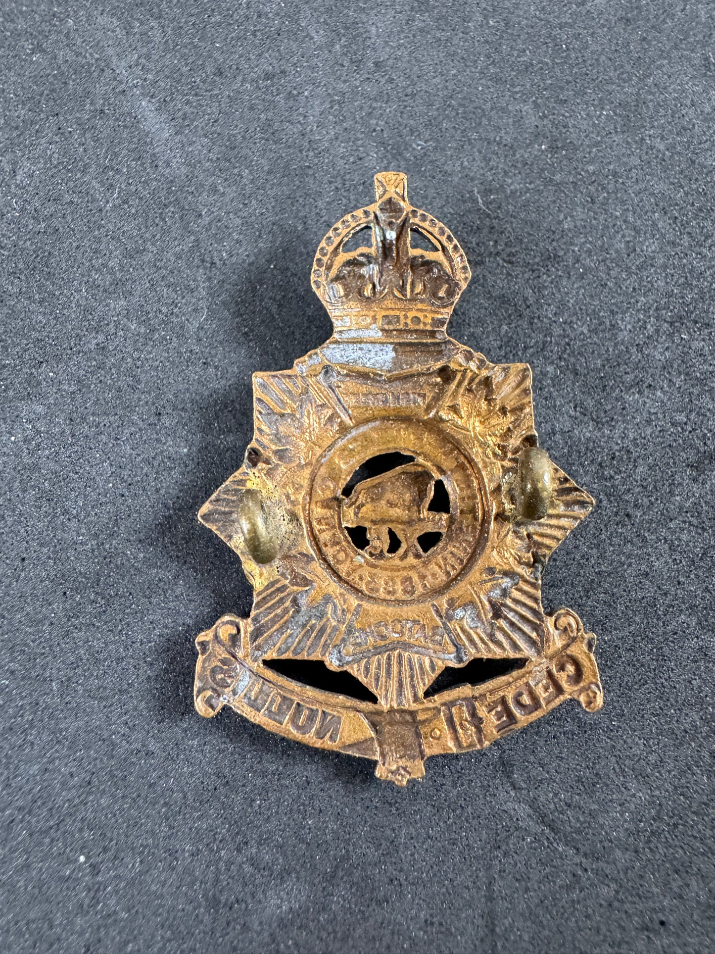 Photo 2 of WWI-Era Canadian Army 90th Winnipeg Rifles Cap Badge - collectible militaria item