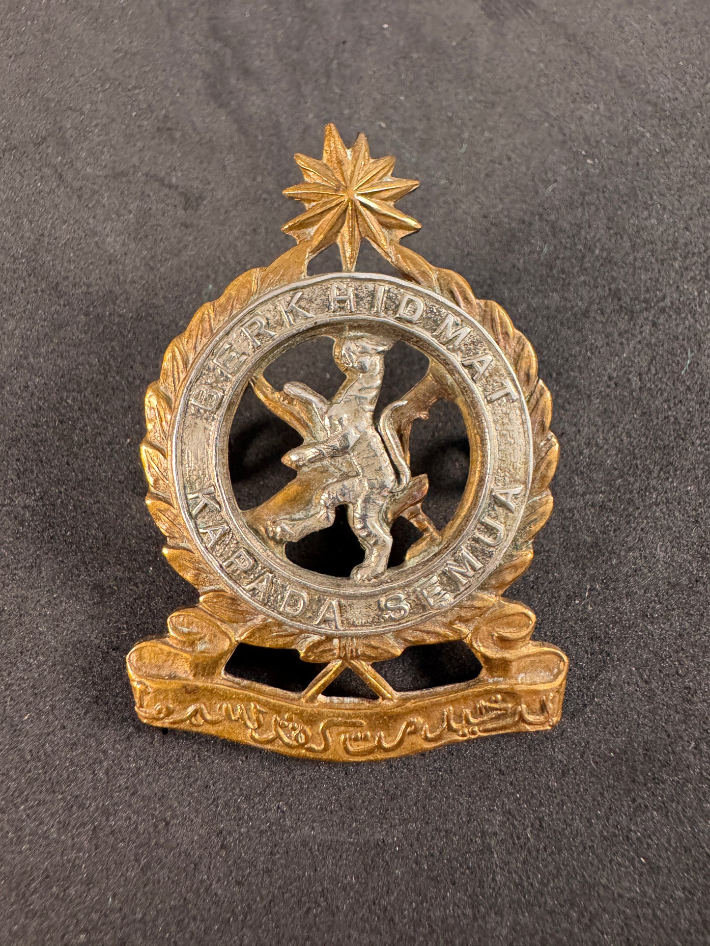 Photo 1 of After WW2 Malaya Malay Armed Forces Maintenance Corps Cap Badge - collectible militaria item
