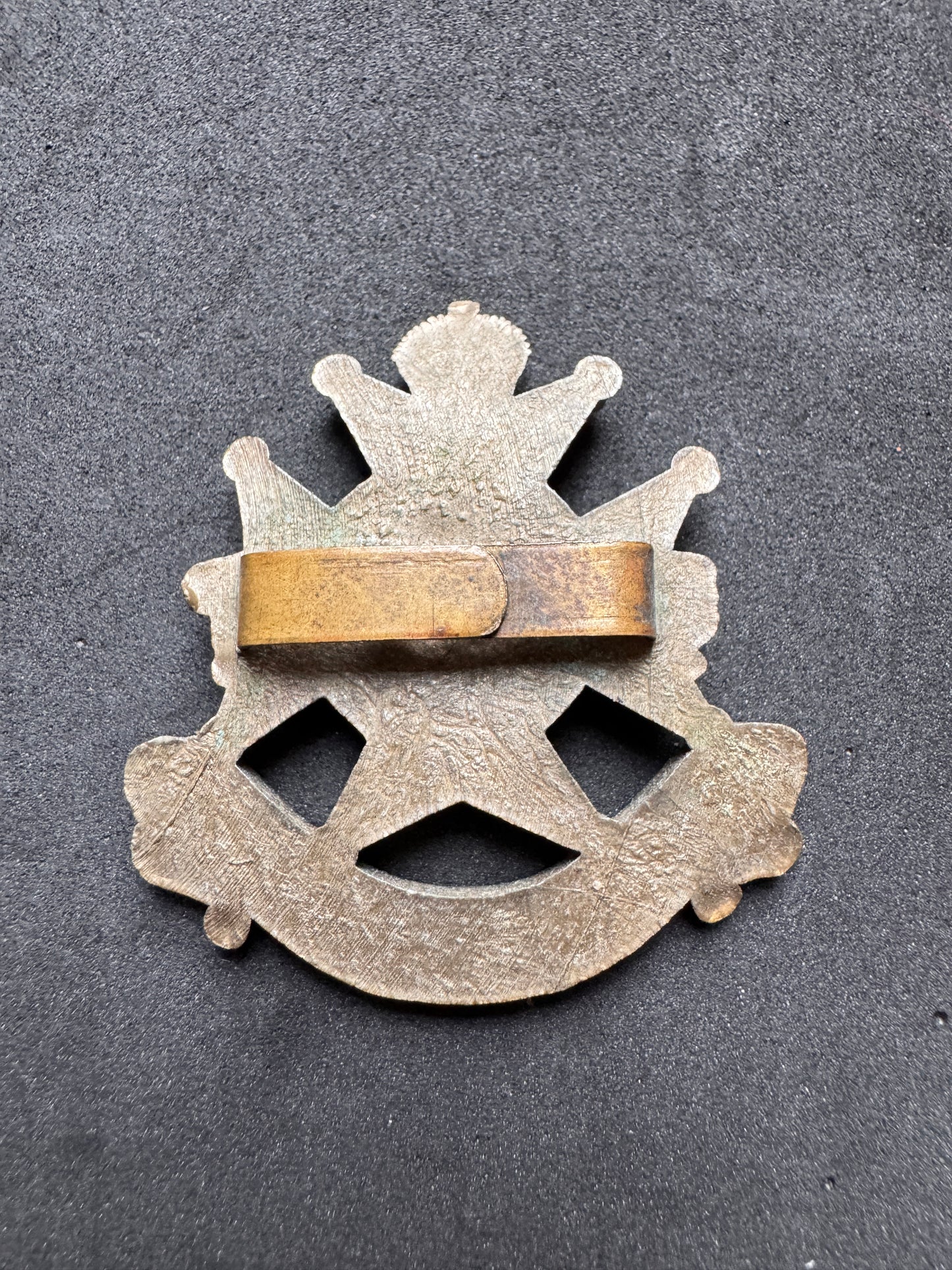 Photo 2 of WW2 British Army Notts & Derby Regiment War Economy Cap Badge - collectible militaria item