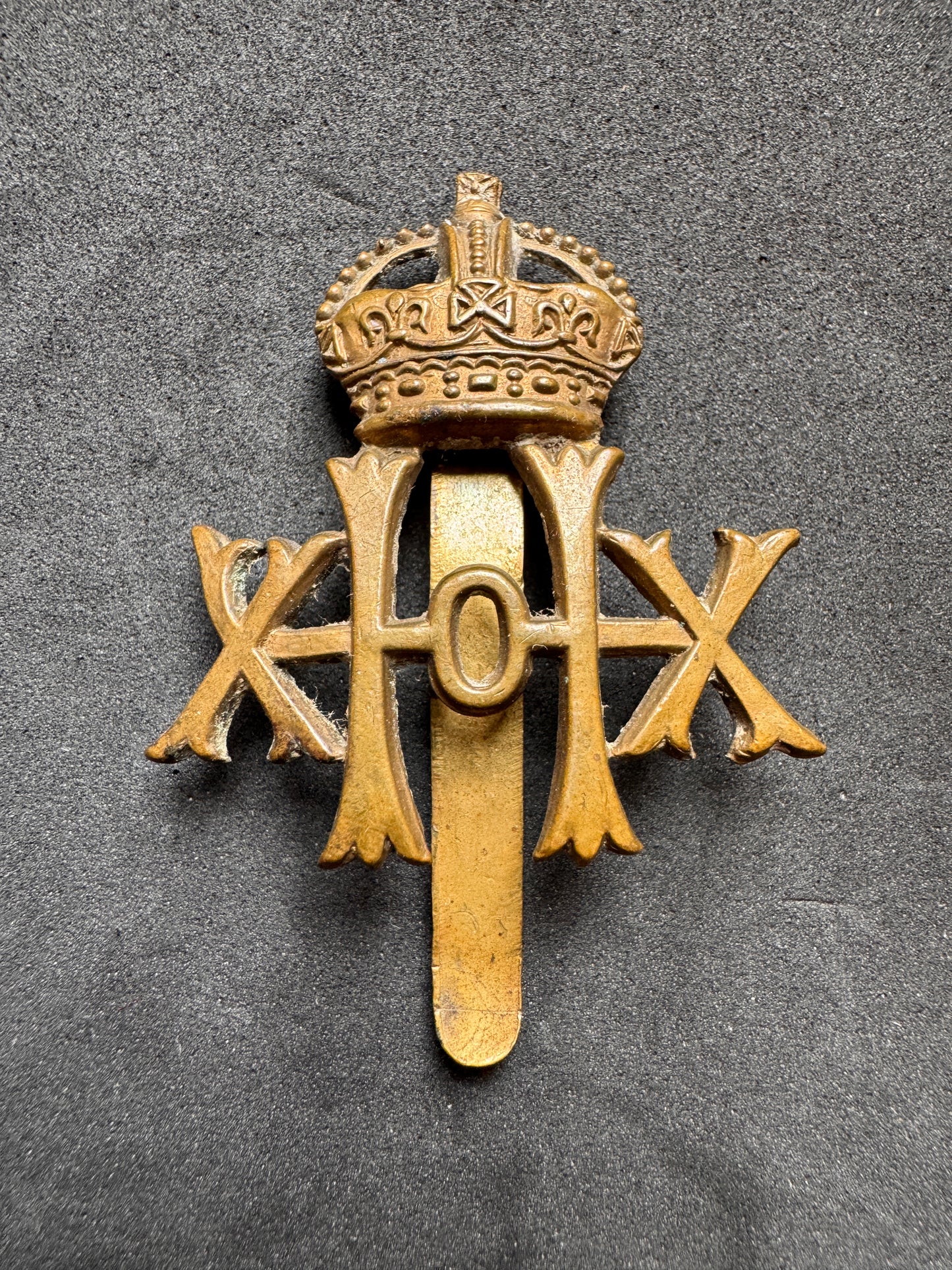 Photo 1 of WW1 British Army XX 20th Hussars Cavalry Cap Badge GAUNT - collectible militaria item