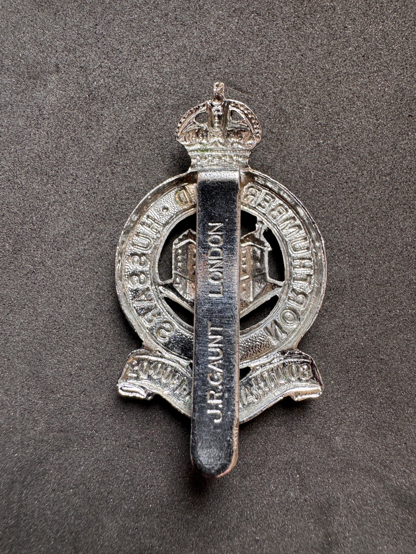 Photo 2 of After WW2 British Army Northumberland Hussars cap badge GAUNT - collectible militaria item