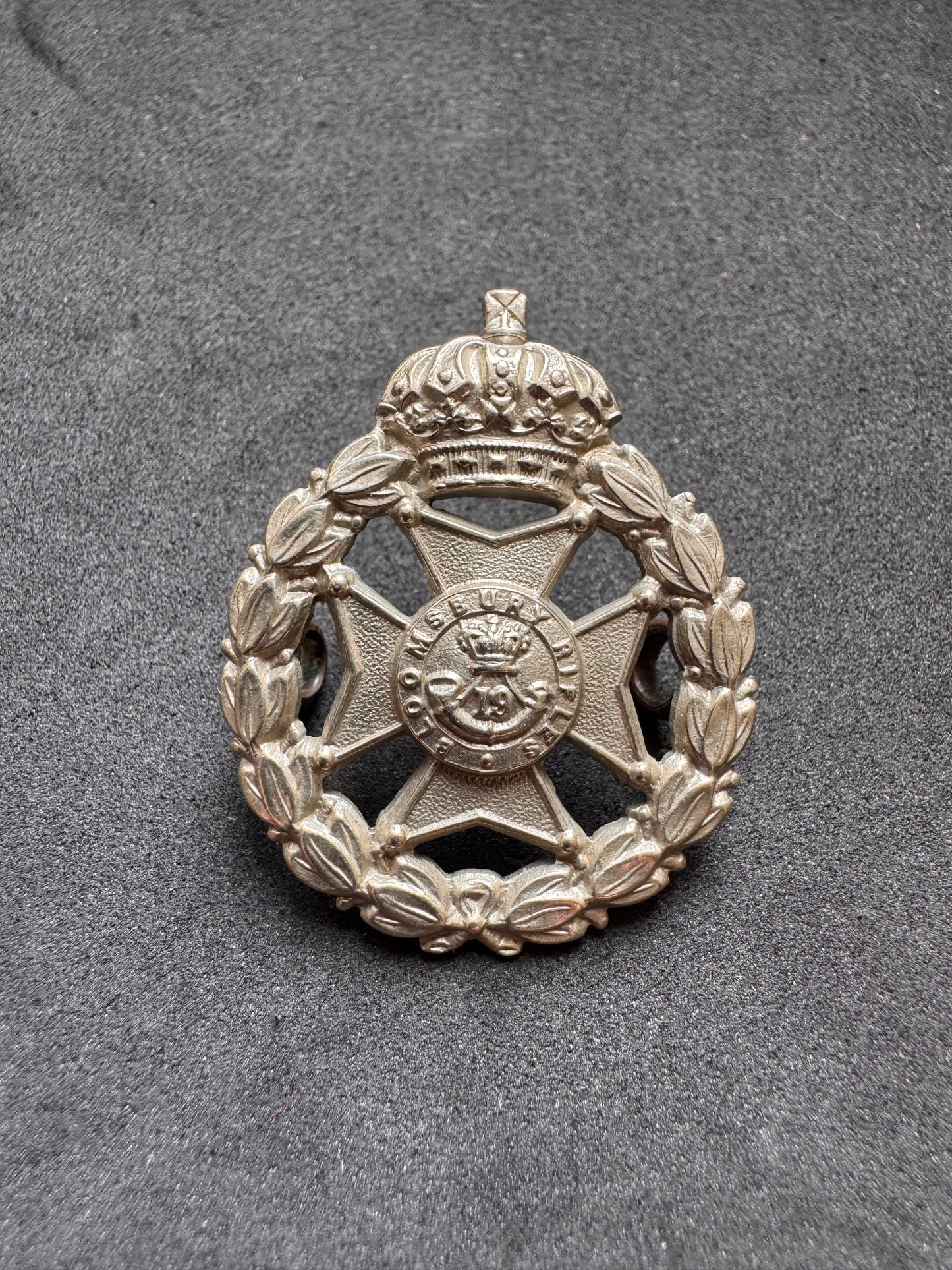 Photo 1 of Victorian British Army 19th Battalion Bloomsbury Rifles Field Service Cap Badge - collectible militaria item