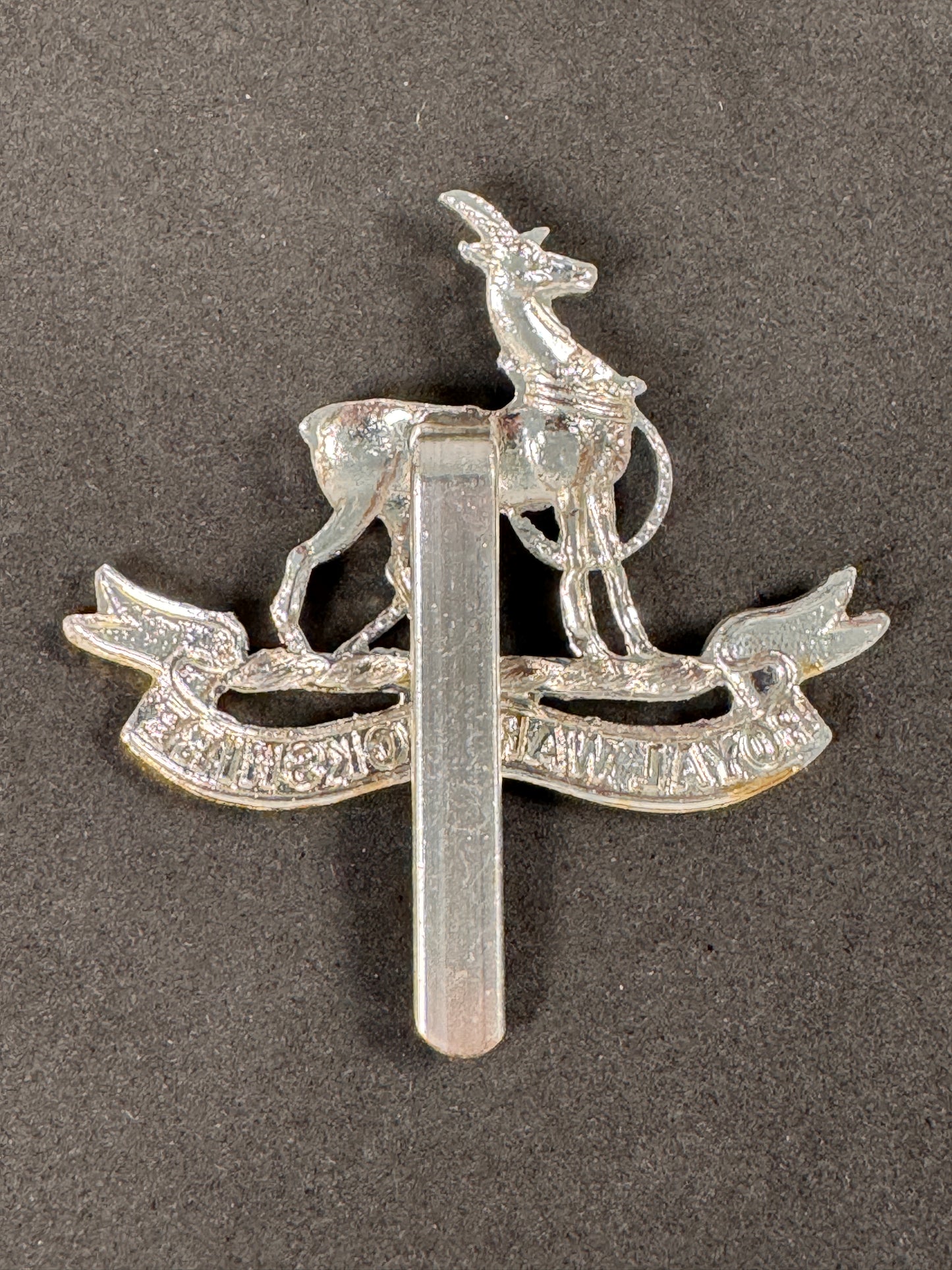 Photo 2 of Royal Warwickshire Regiment Anodised (Staybrite) Cap Badge - Post WW2 - collectible militaria item