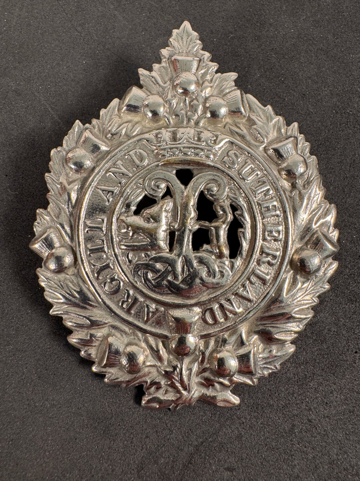 WW2 British Army Argyll And Sutherland Highlanders Glengarry Cap Badge