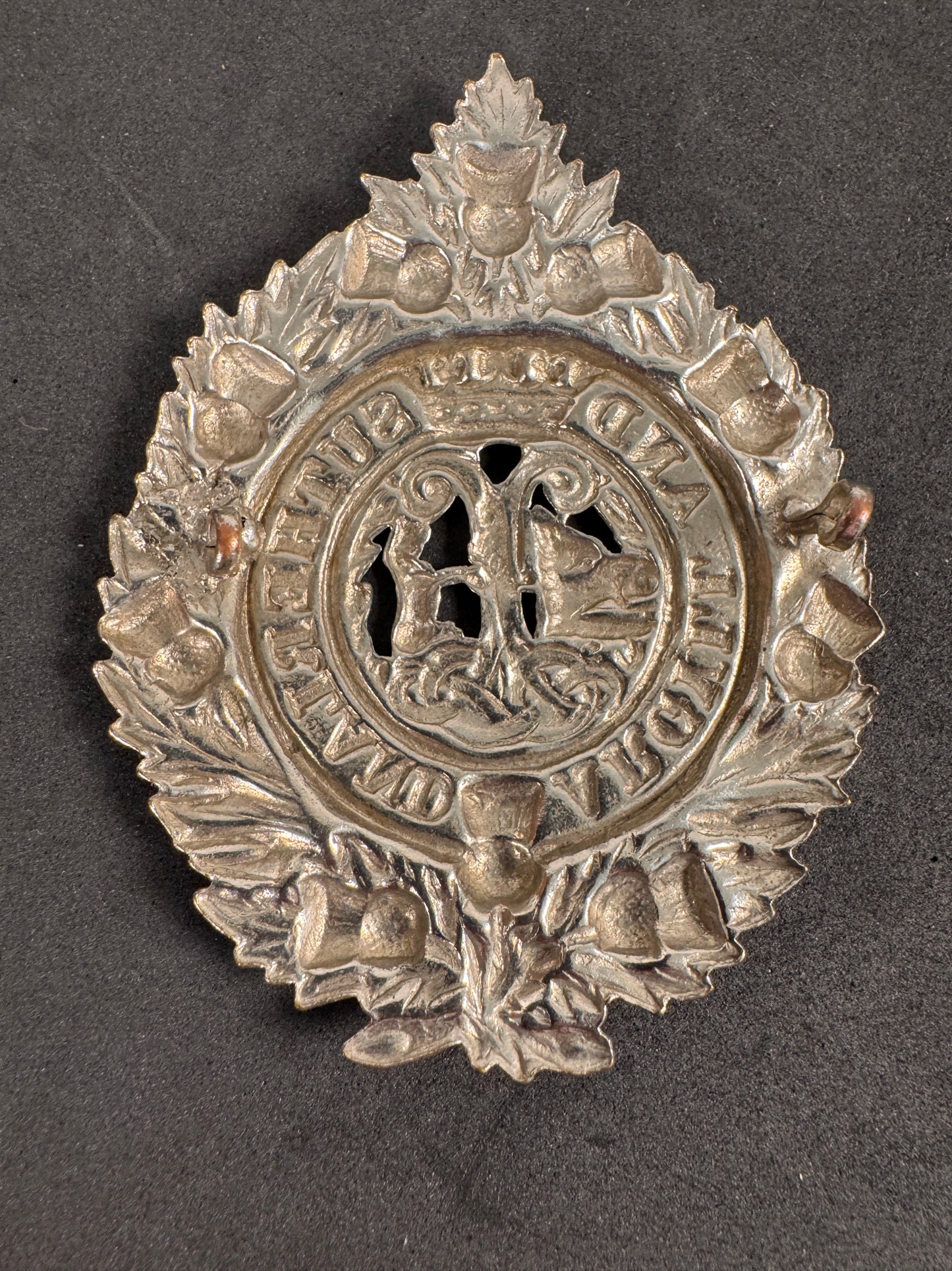Photo 2 of WW2 British Army Argyll And Sutherland Highlanders Glengarry Cap Badge - collectible militaria item