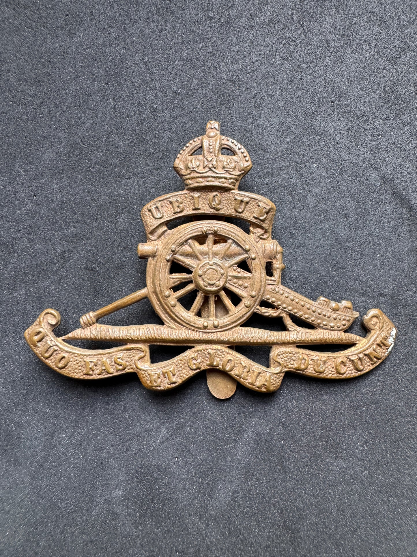 Photo 1 of WW2 British Army Royal Artillery Cap Badge - collectible militaria item
