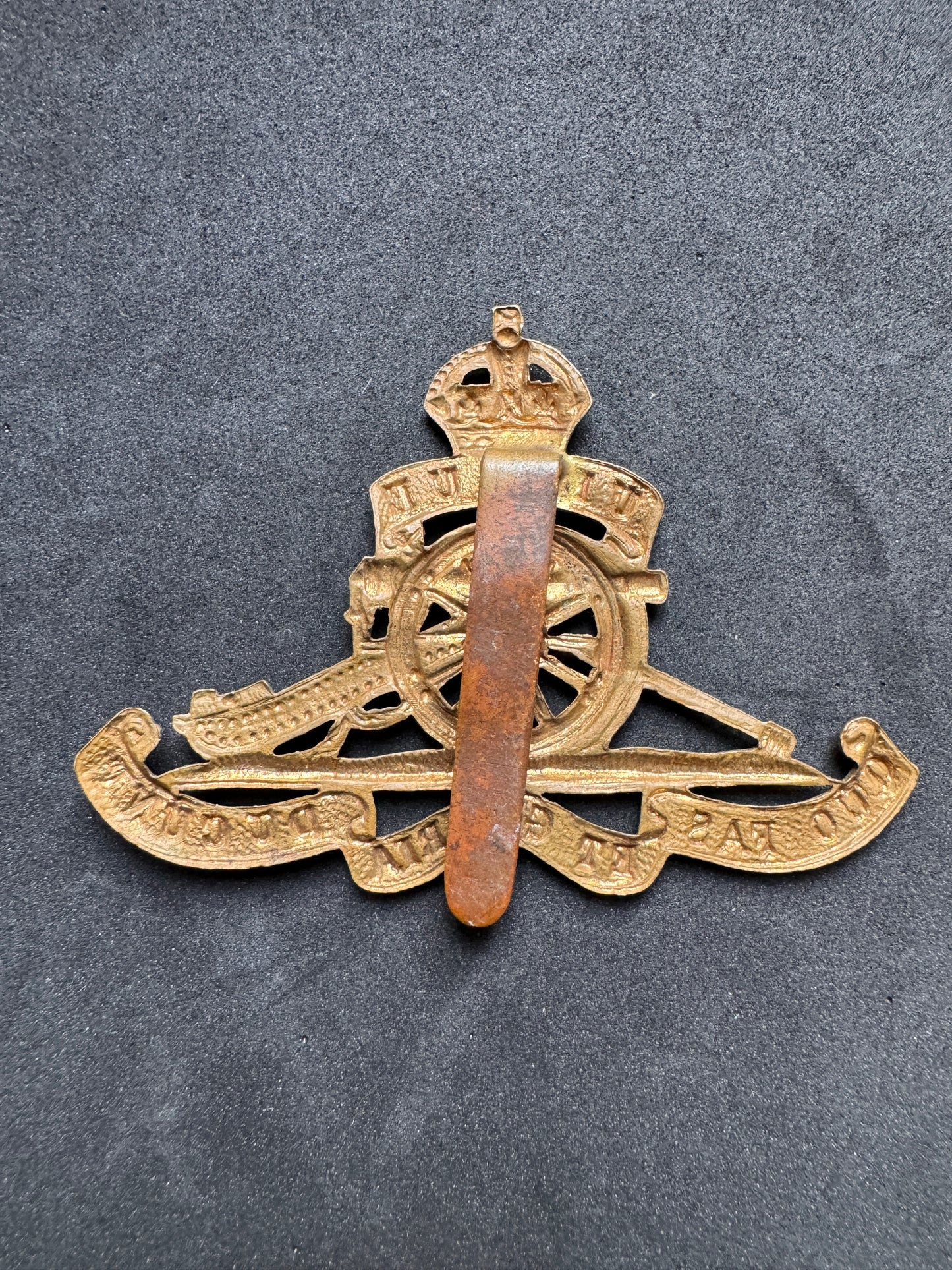 Photo 2 of WW2 British Army Royal Artillery Cap Badge - collectible militaria item