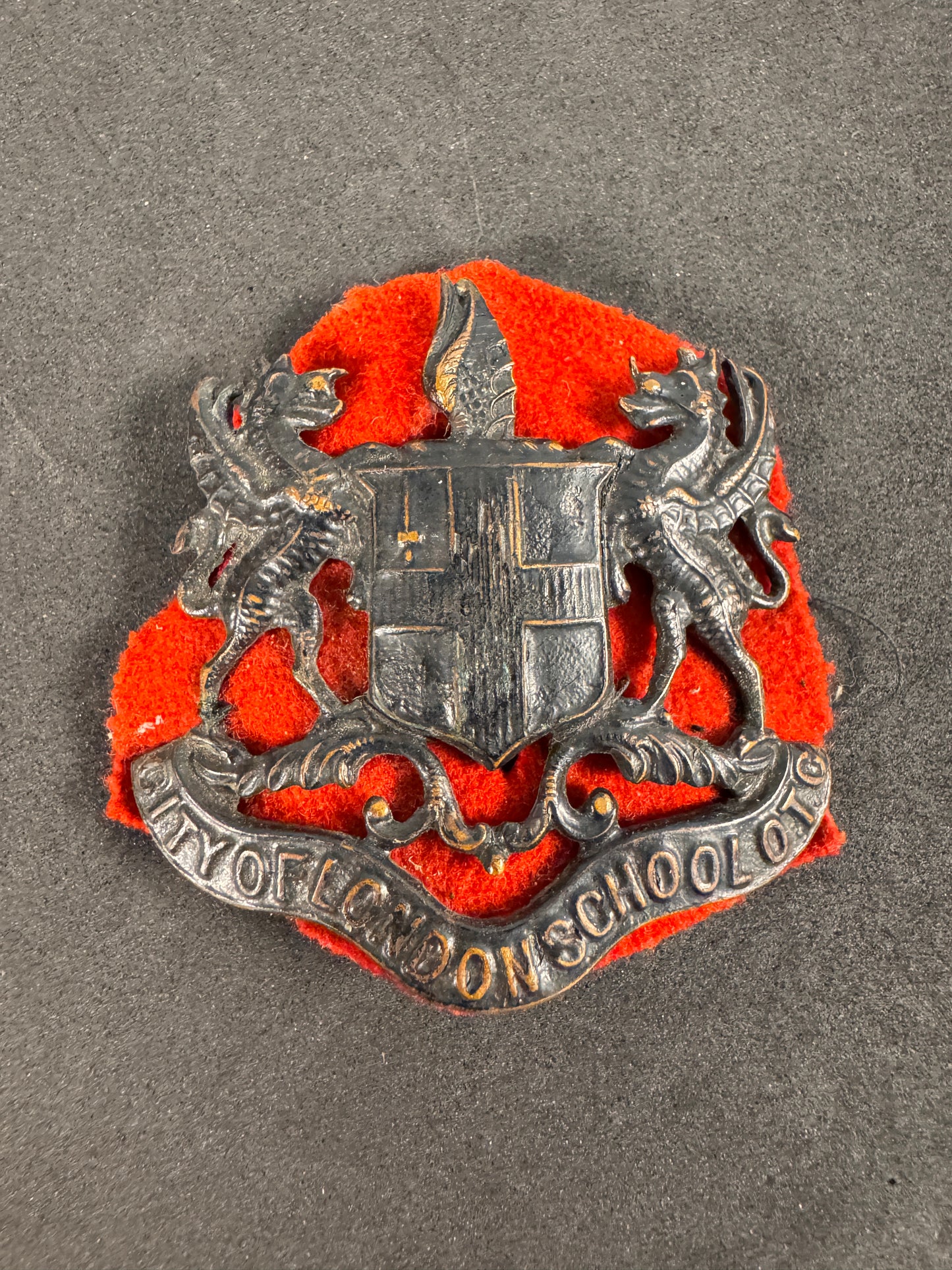 WW1 British City of London School Officer Training Corps Cap Badge