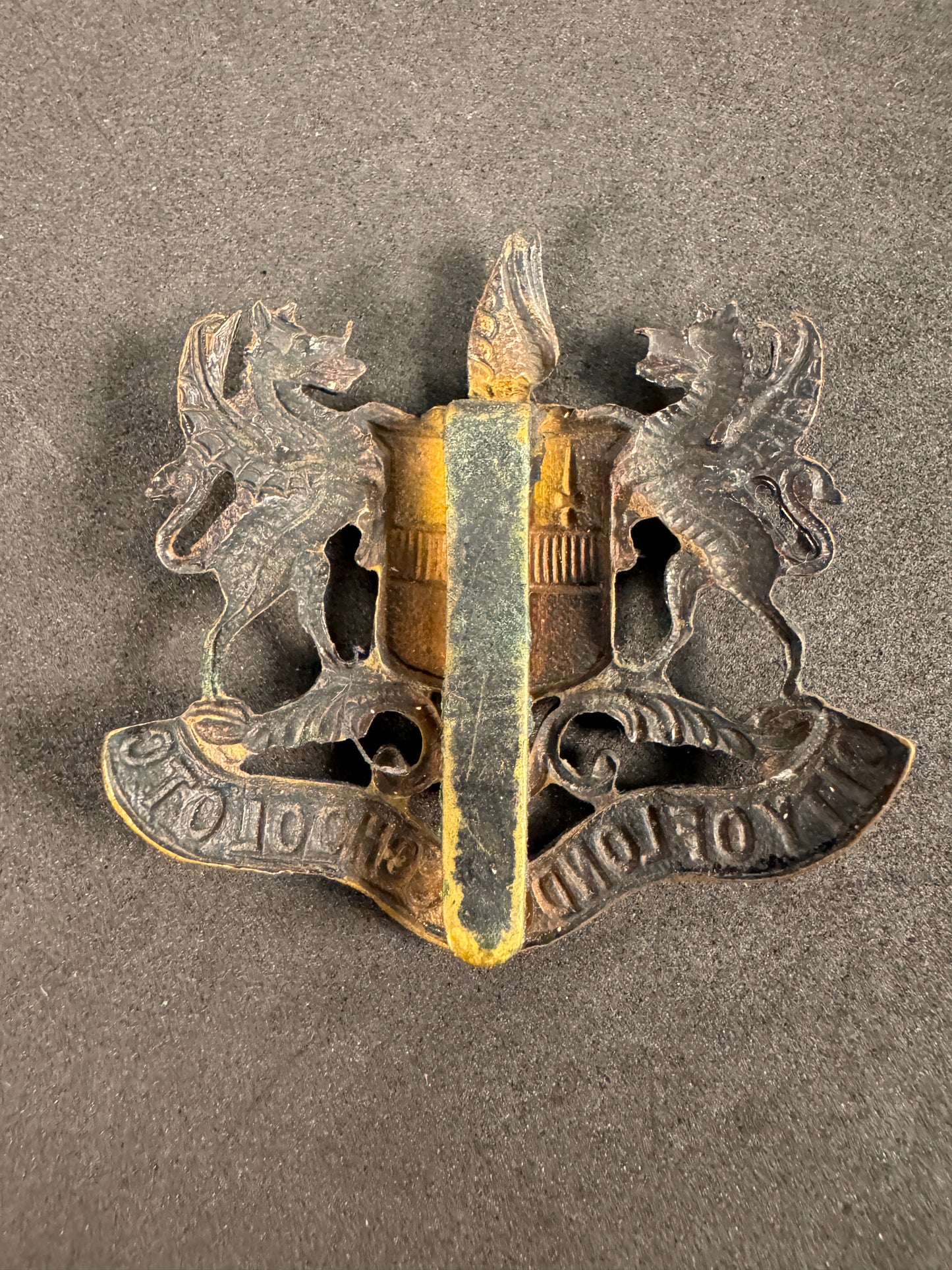 WW1 British City of London School Officer Training Corps Cap Badge